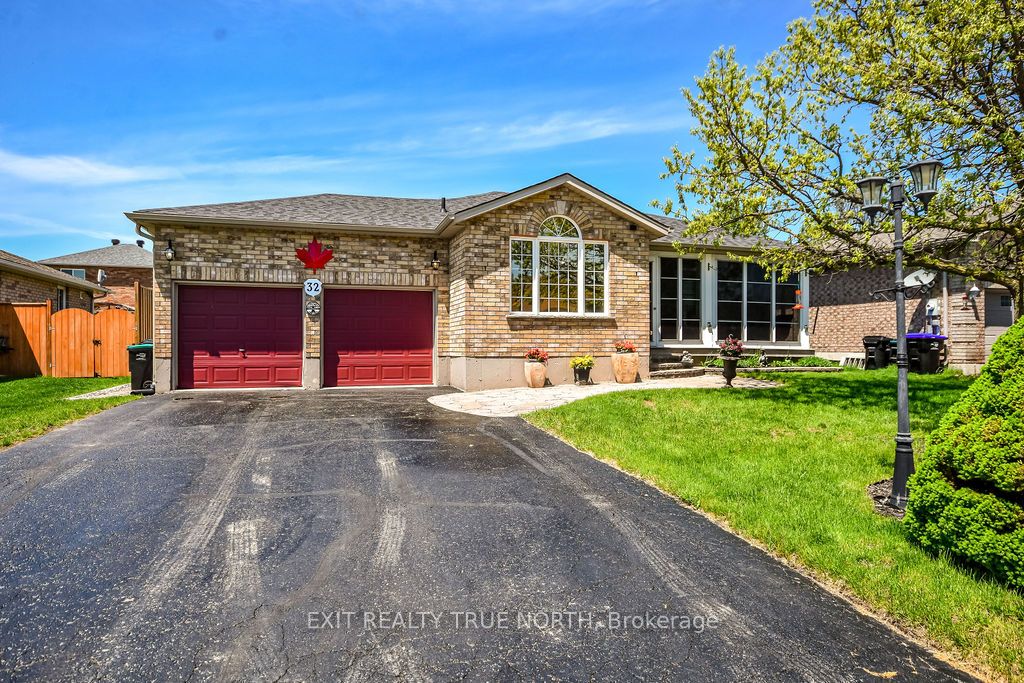 32 Graham Street, Springwater, ON L0L 1P0