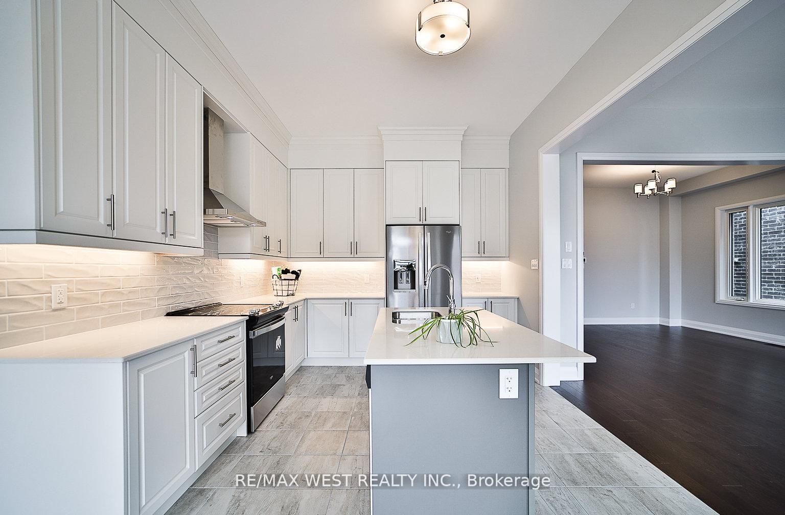 14 Periwinkle Road E, Springwater, ON L0L 1Y3