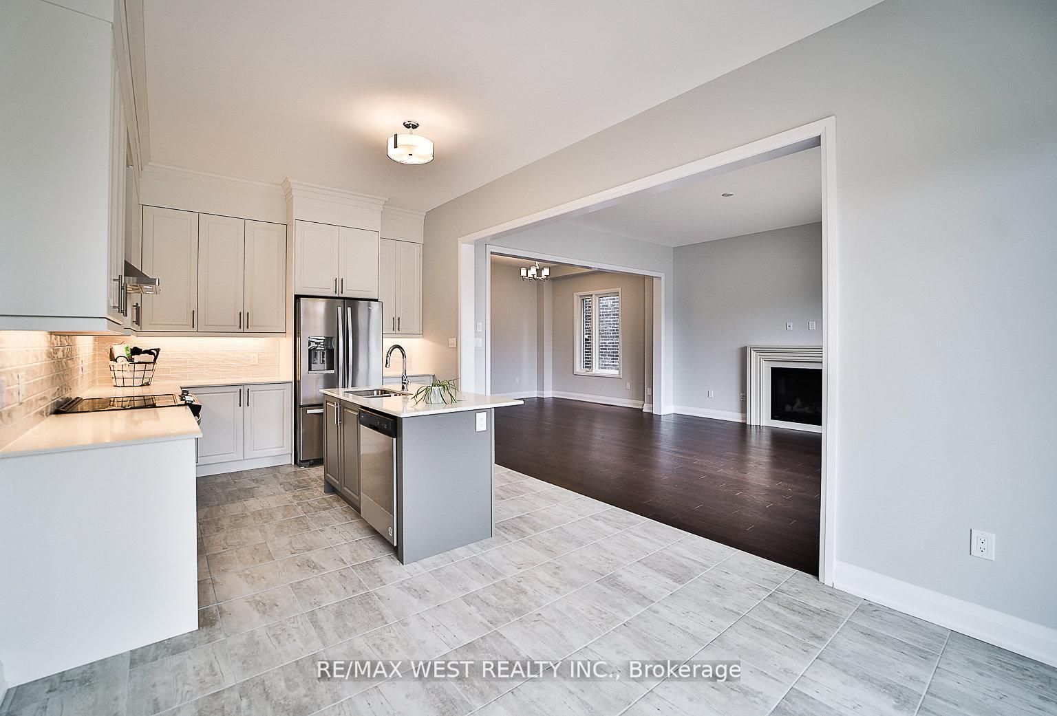 14 Periwinkle Road E, Springwater, ON L0L 1Y3 photo 2