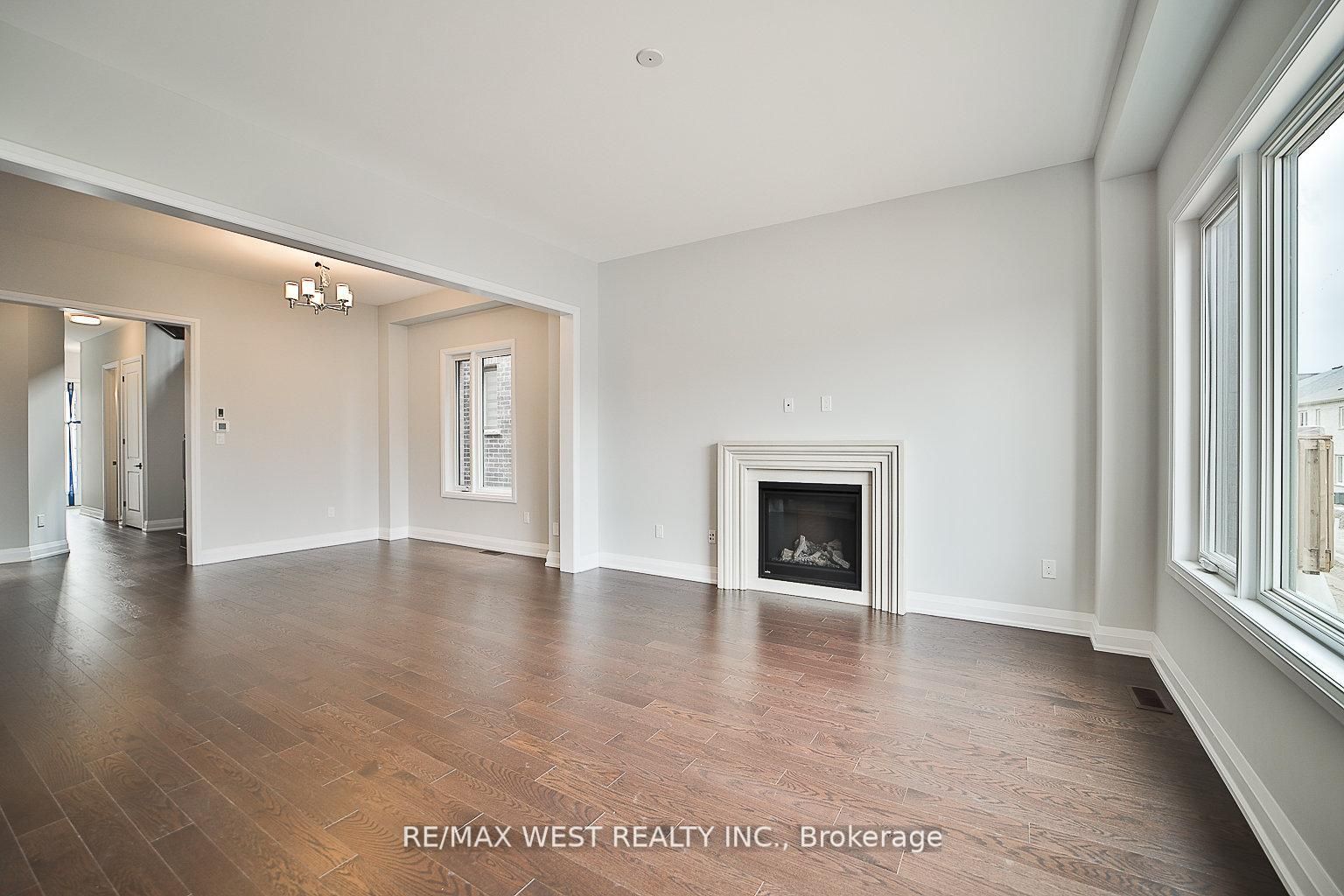 14 Periwinkle Road E, Springwater, ON L0L 1Y3 photo 4