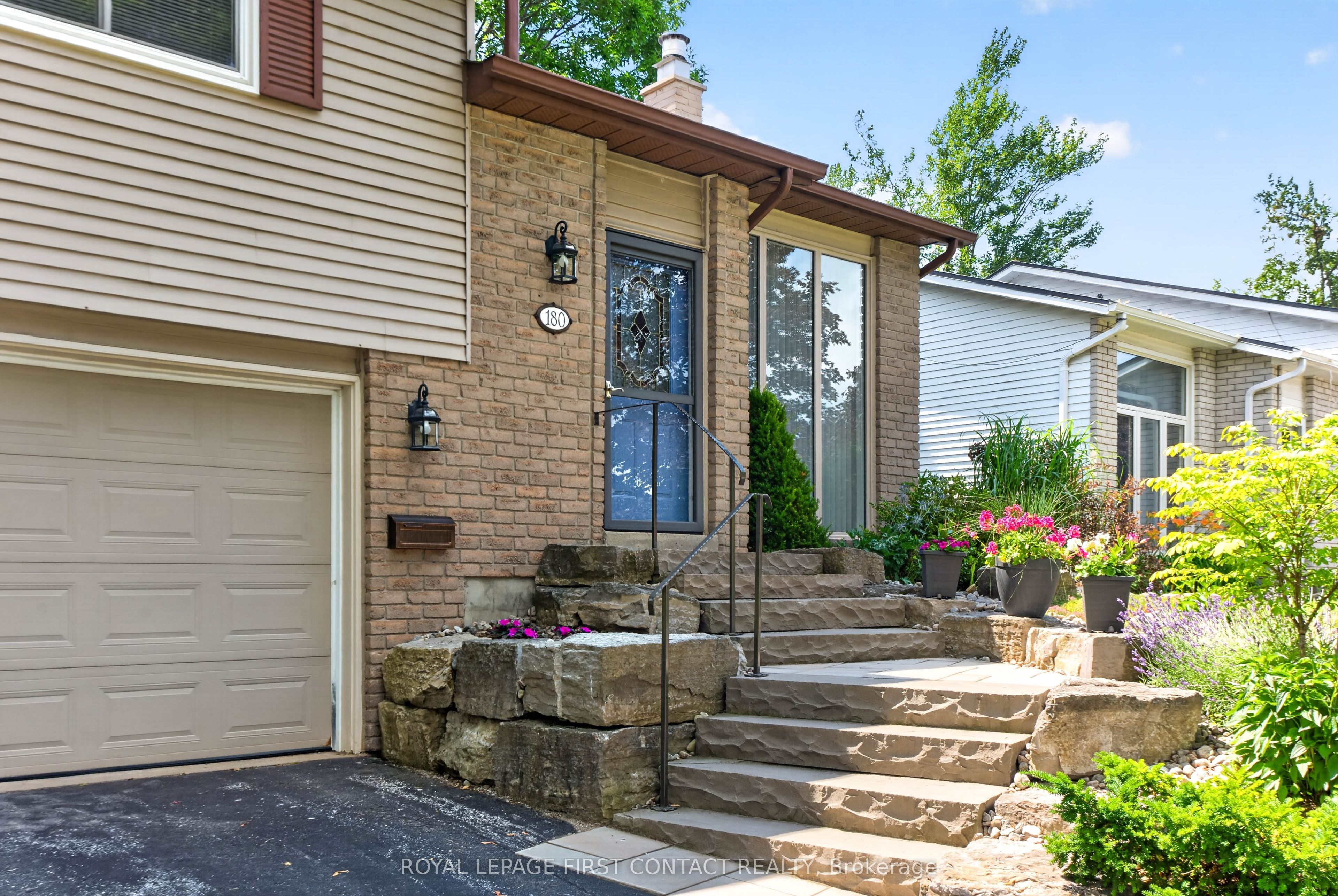 180 Burns Circle, Barrie, ON L4N 6A8 photo 2