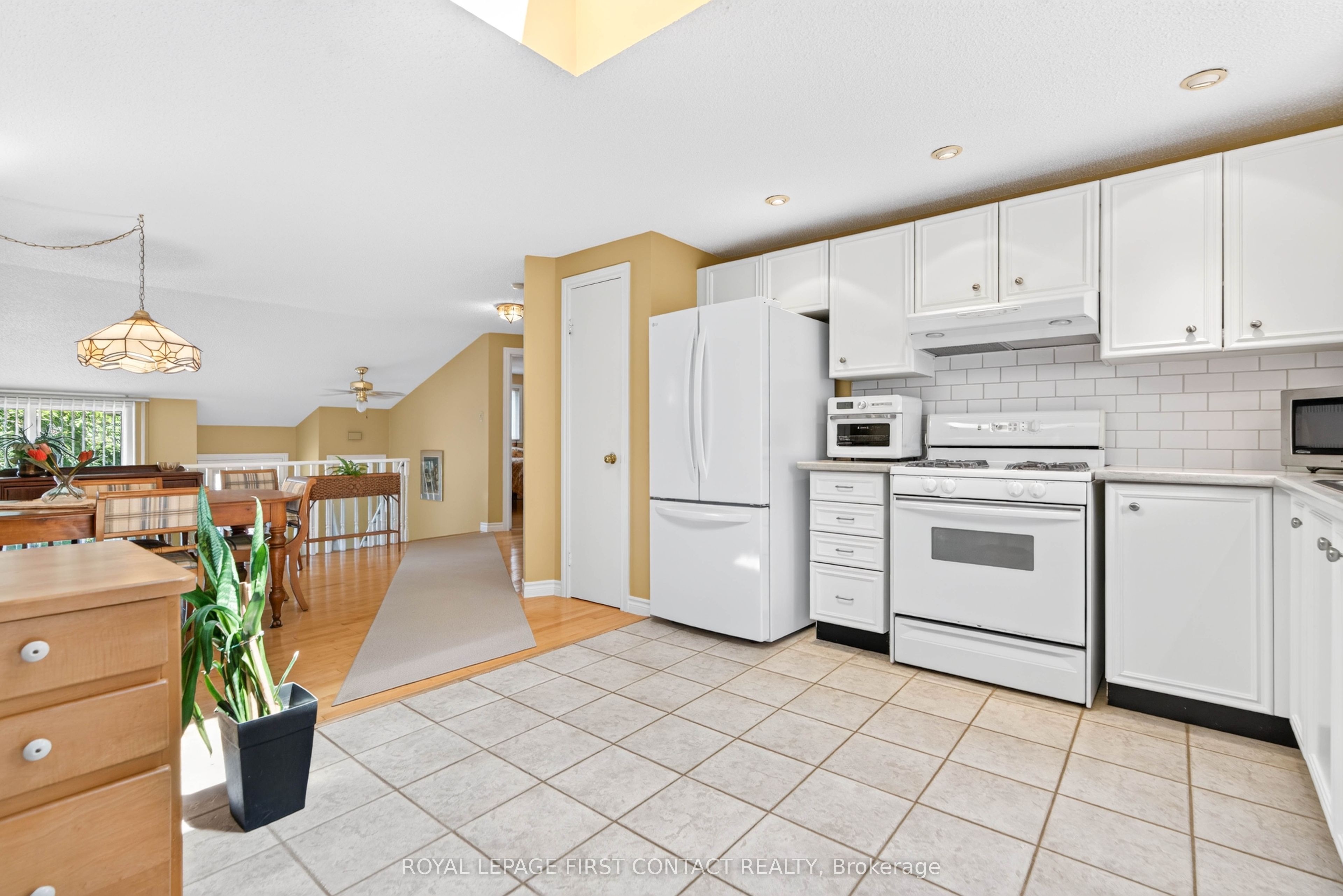 180 Burns Circle, Barrie, ON L4N 6A8 photo 4