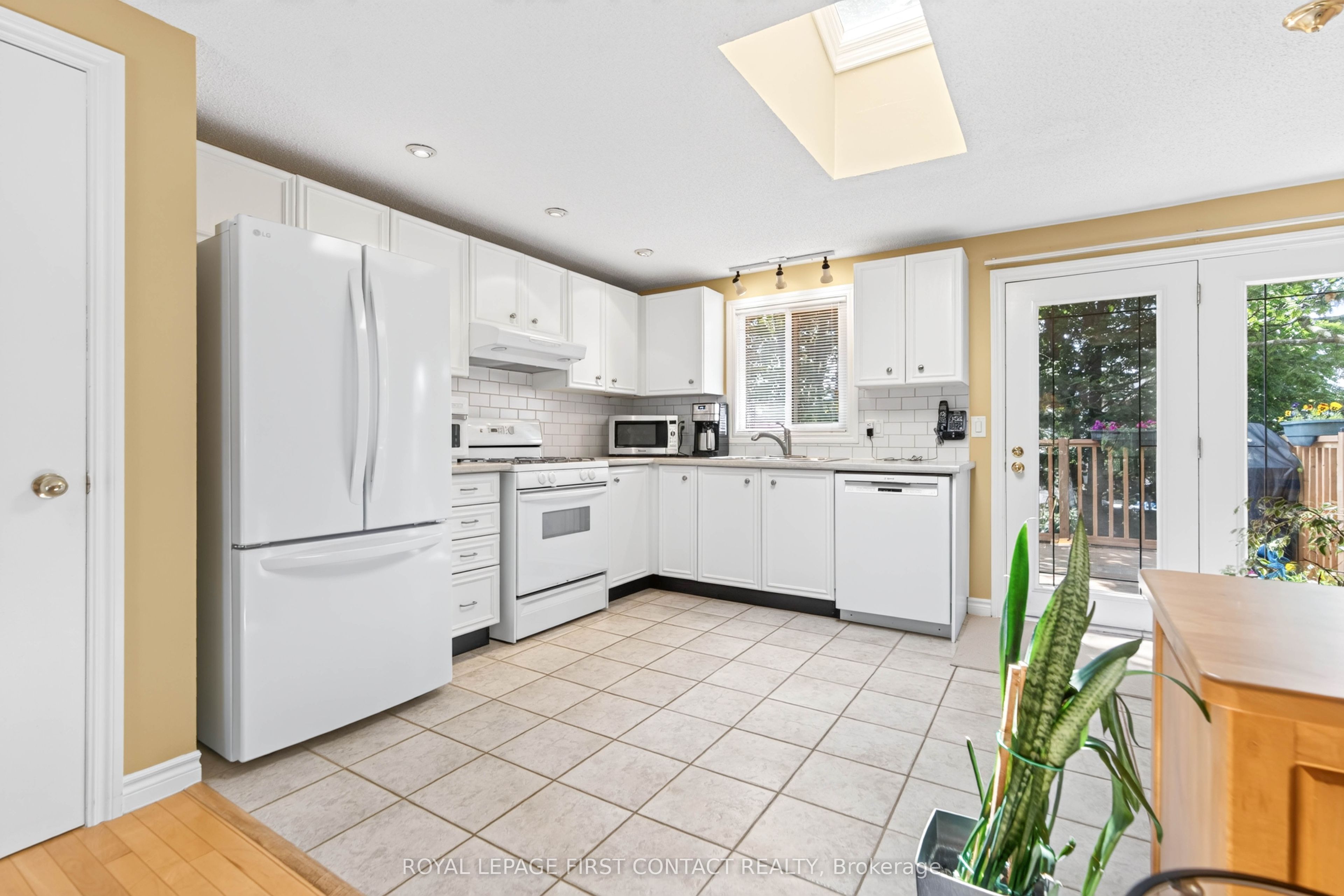 180 Burns Circle, Barrie, ON L4N 6A8 photo 5