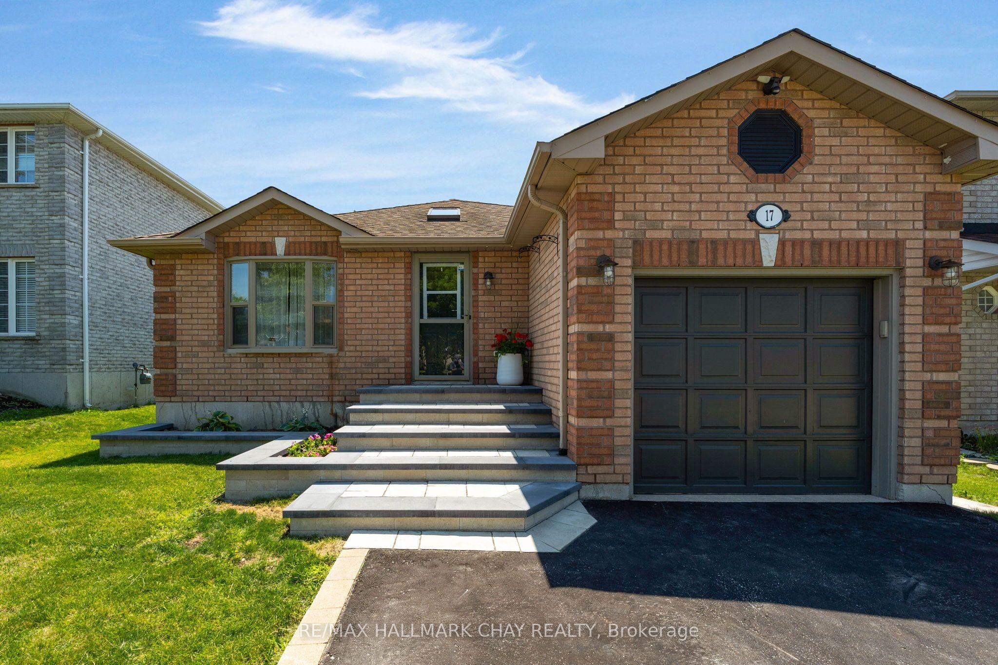 17 Benjamin Lane, Barrie, ON L4N 0S3 photo 2