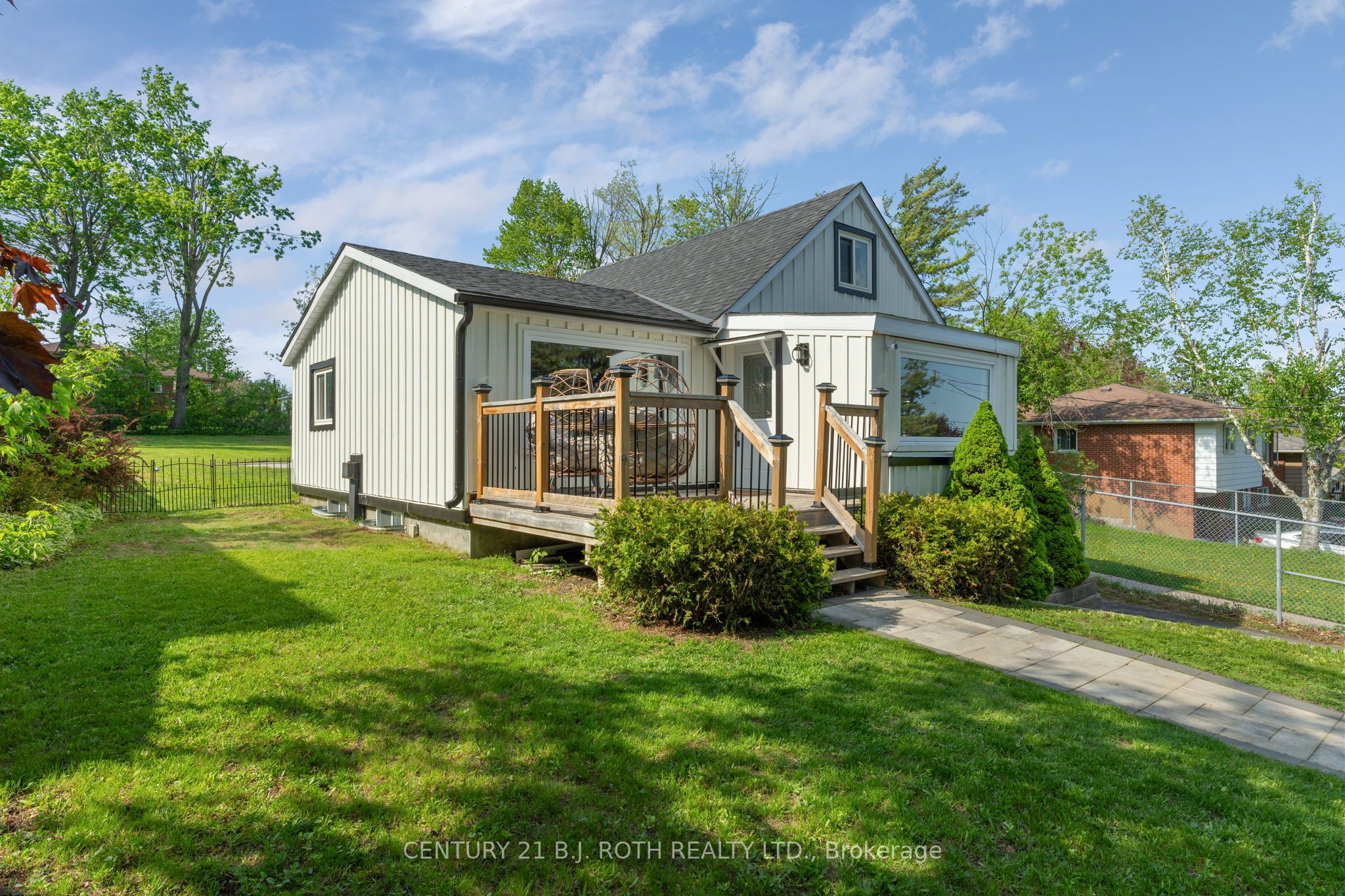 390 Arthur Street, Orillia, ON L3V 3M8 photo 2