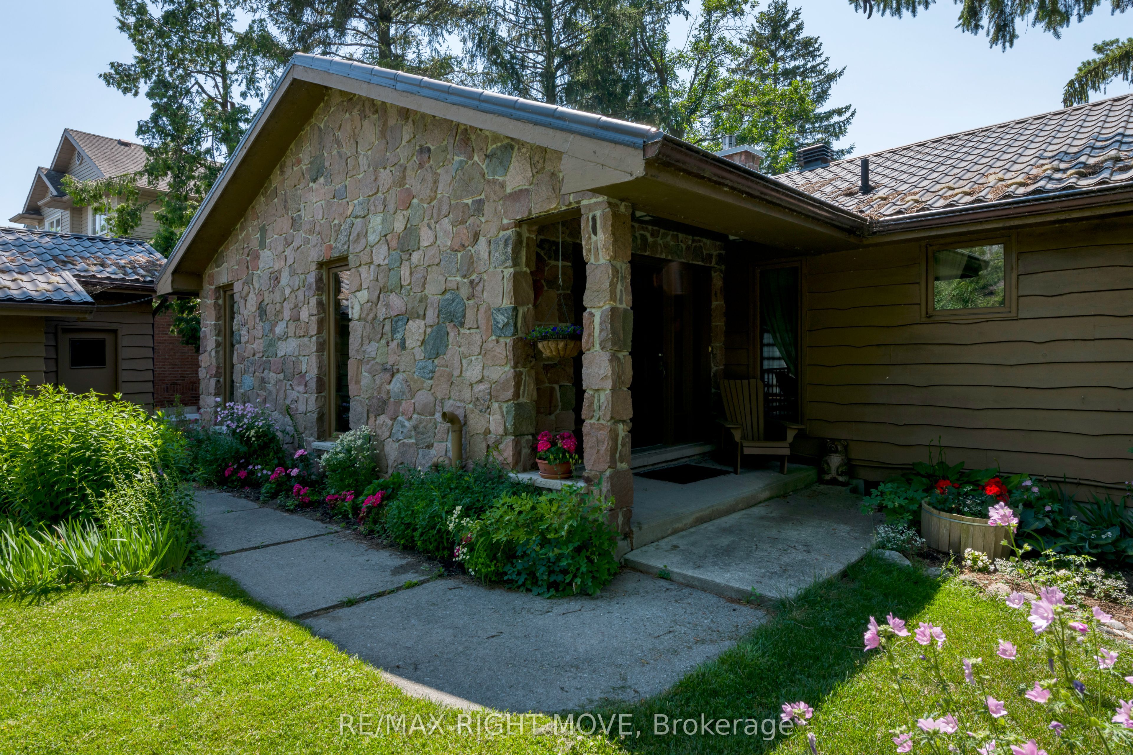 5498 Fawn Bay Road, Ramara, ON L3V 6H6 photo 2