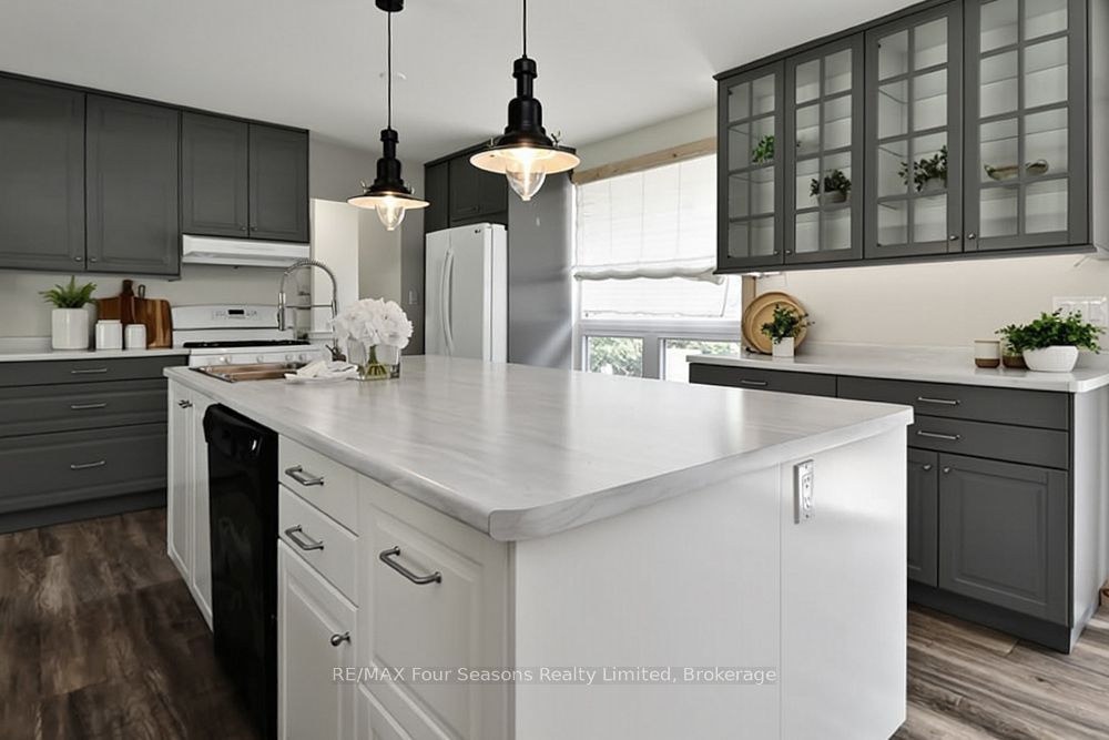 1 Elgin Street, Clearview, ON L0M 1N0 photo 4