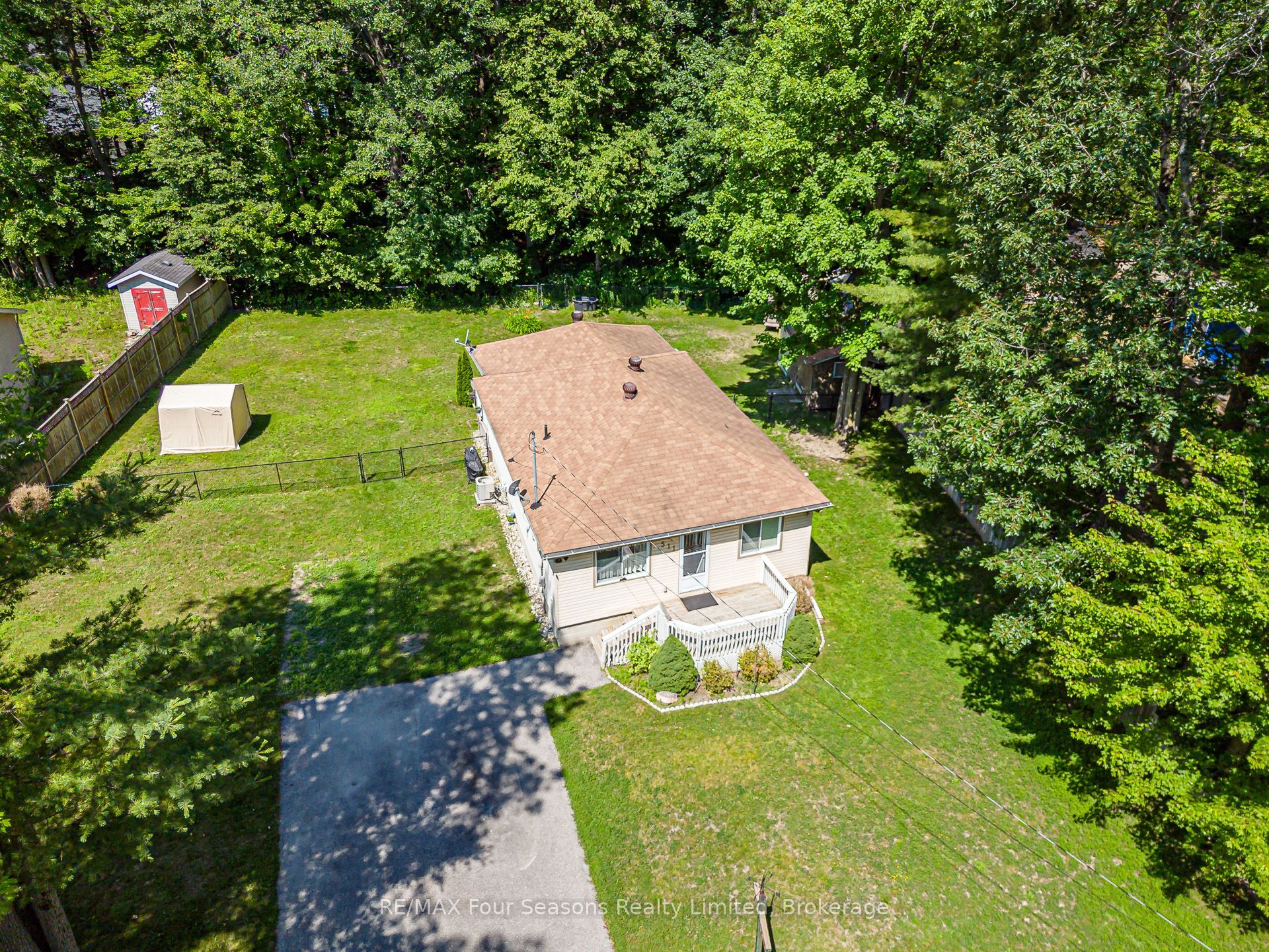 511 Oxbow Park Drive, Wasaga Beach, ON L9Z 2T9 photo 2