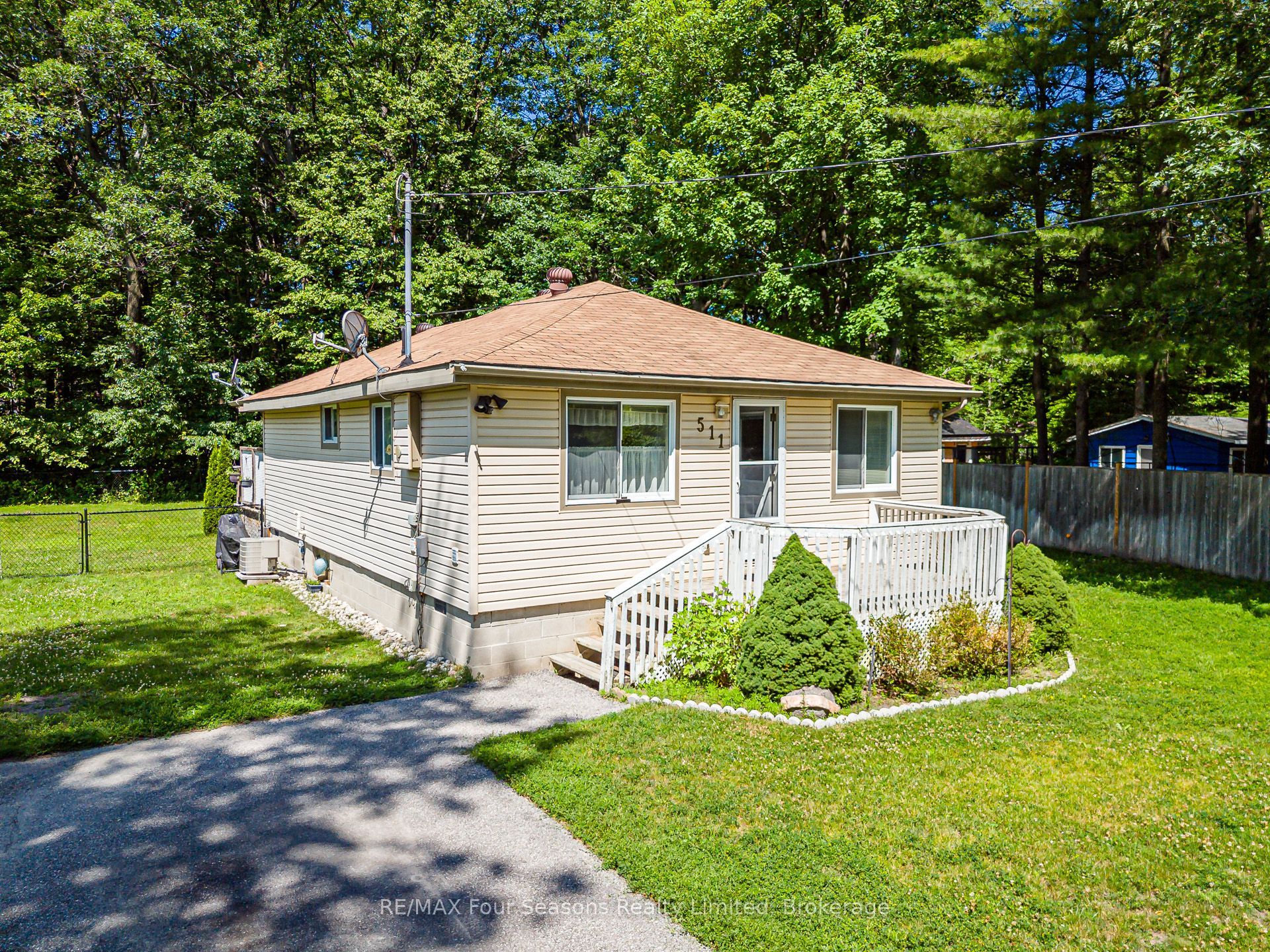 511 Oxbow Park Drive, Wasaga Beach, ON L9Z 2T9 photo 3