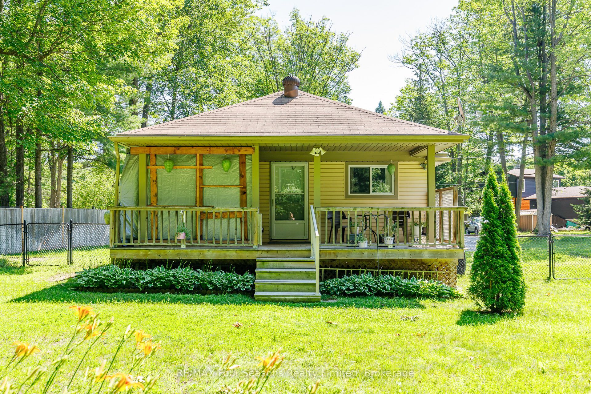 511 Oxbow Park Drive, Wasaga Beach, ON L9Z 2T9 photo 4