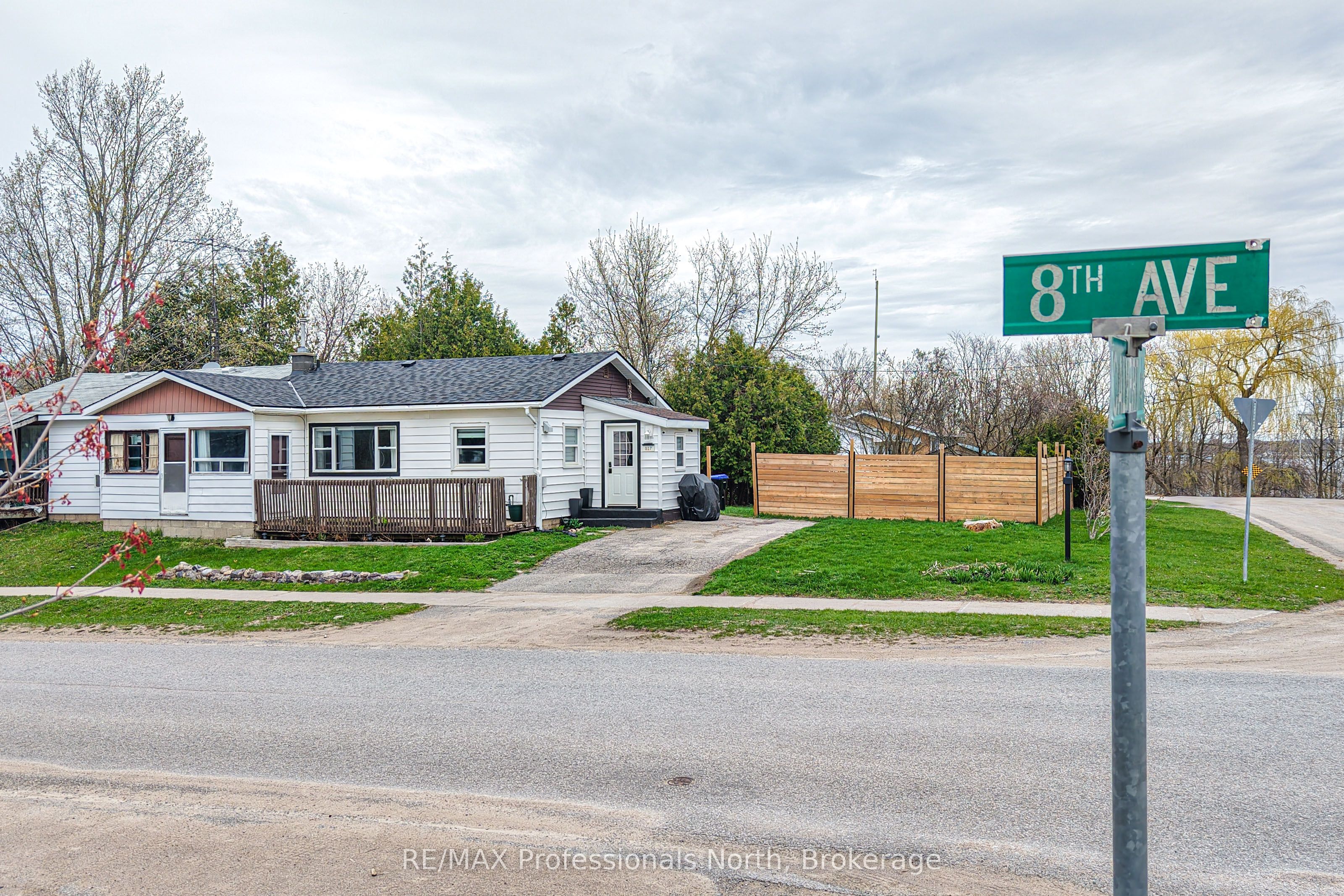 817 Eighth Avenue, Tay, ON L0K 1R0