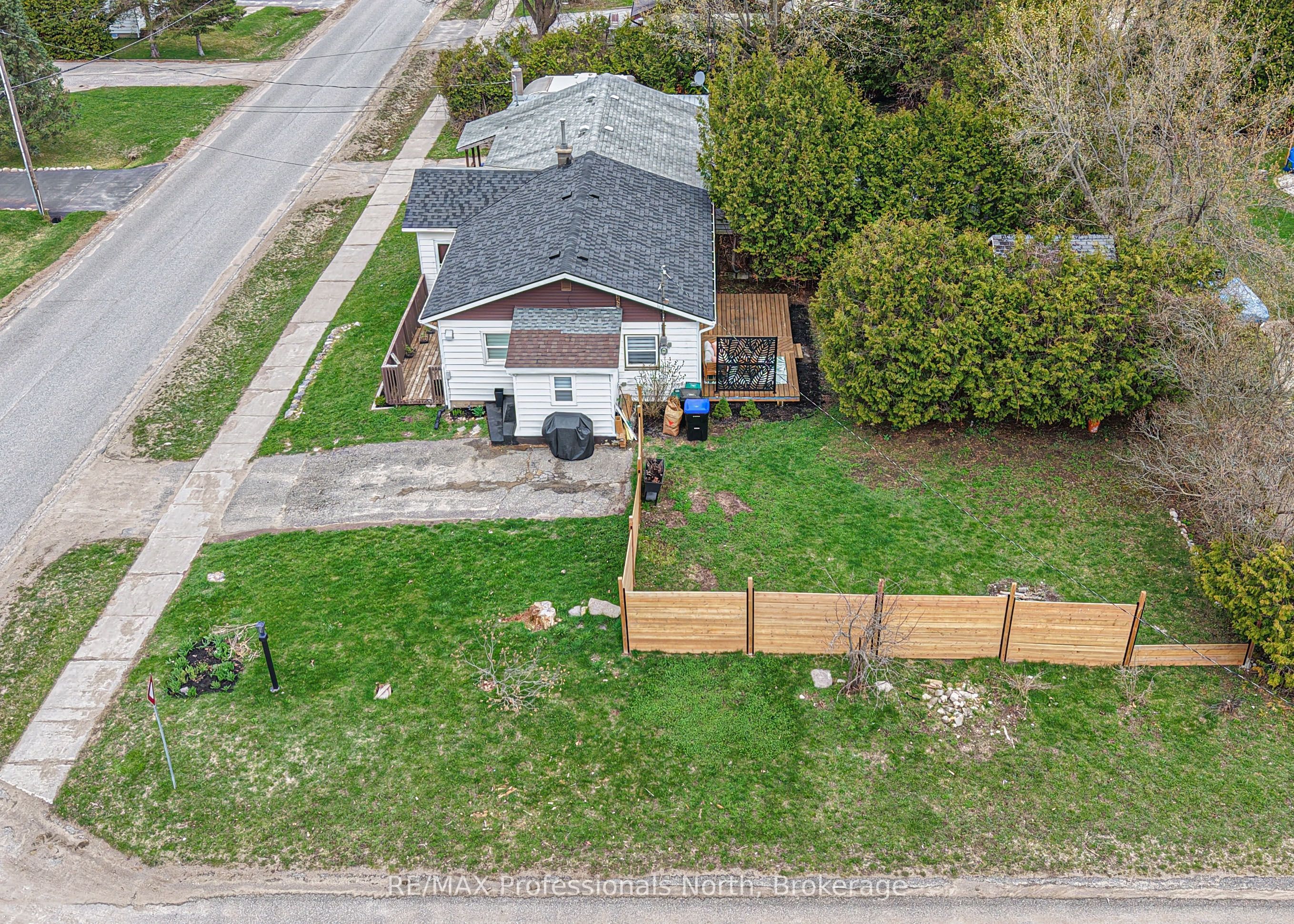 817 Eighth Avenue, Tay, ON L0K 1R0 photo 2