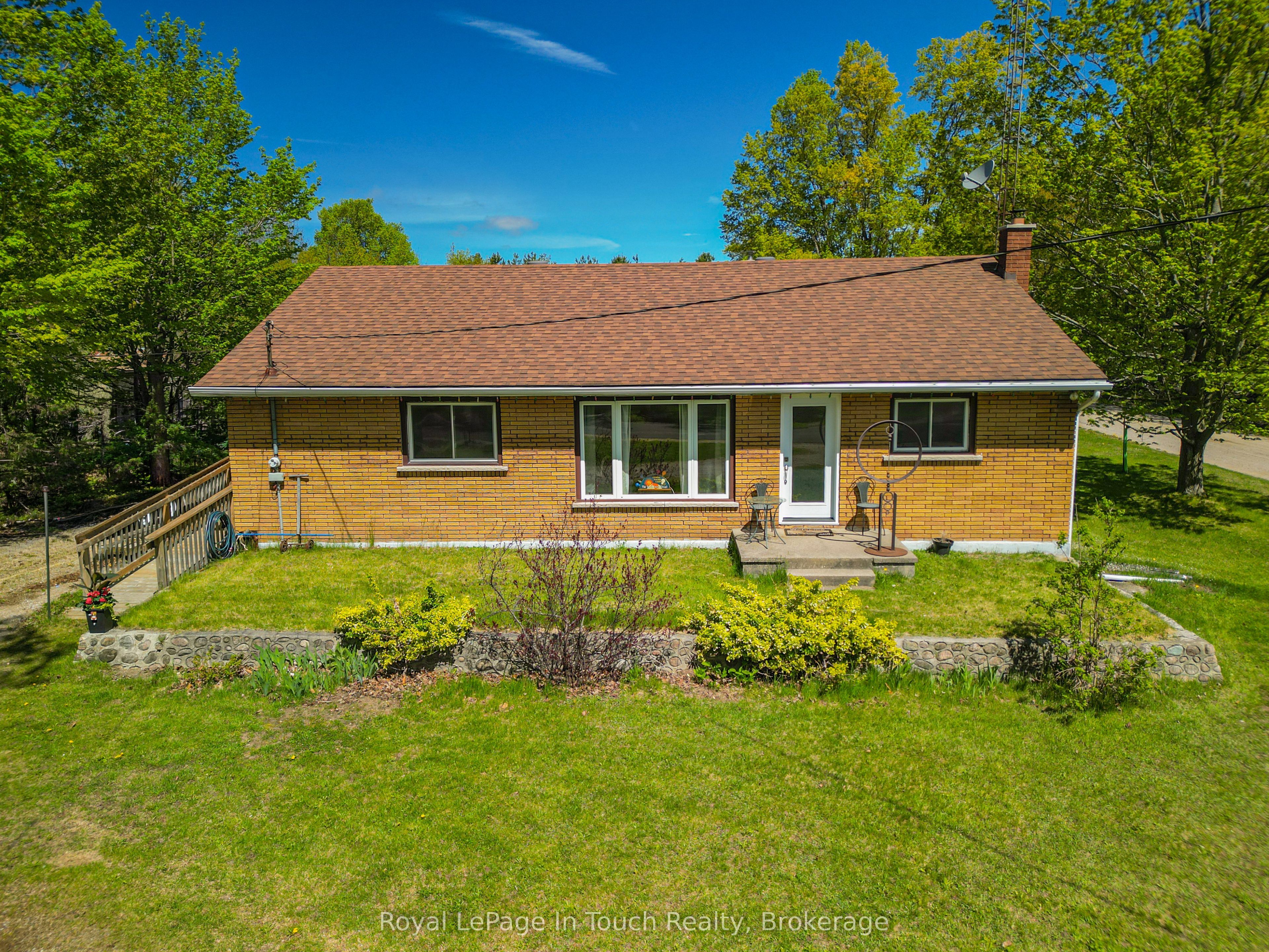 859 CEDAR POINT Road, Tiny, ON L9M 0K2 photo 2