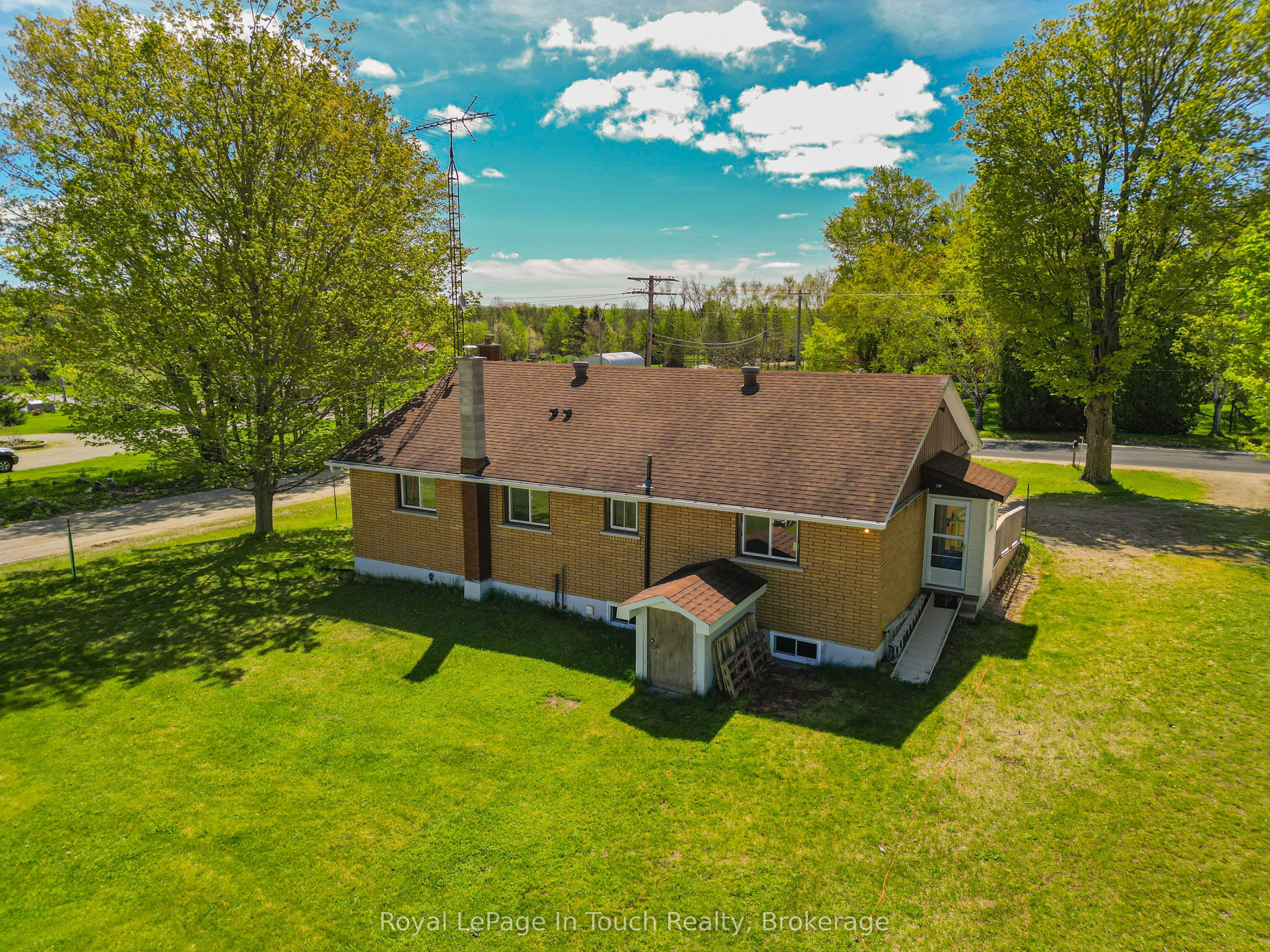 859 CEDAR POINT Road, Tiny, ON L9M 0K2 photo 4