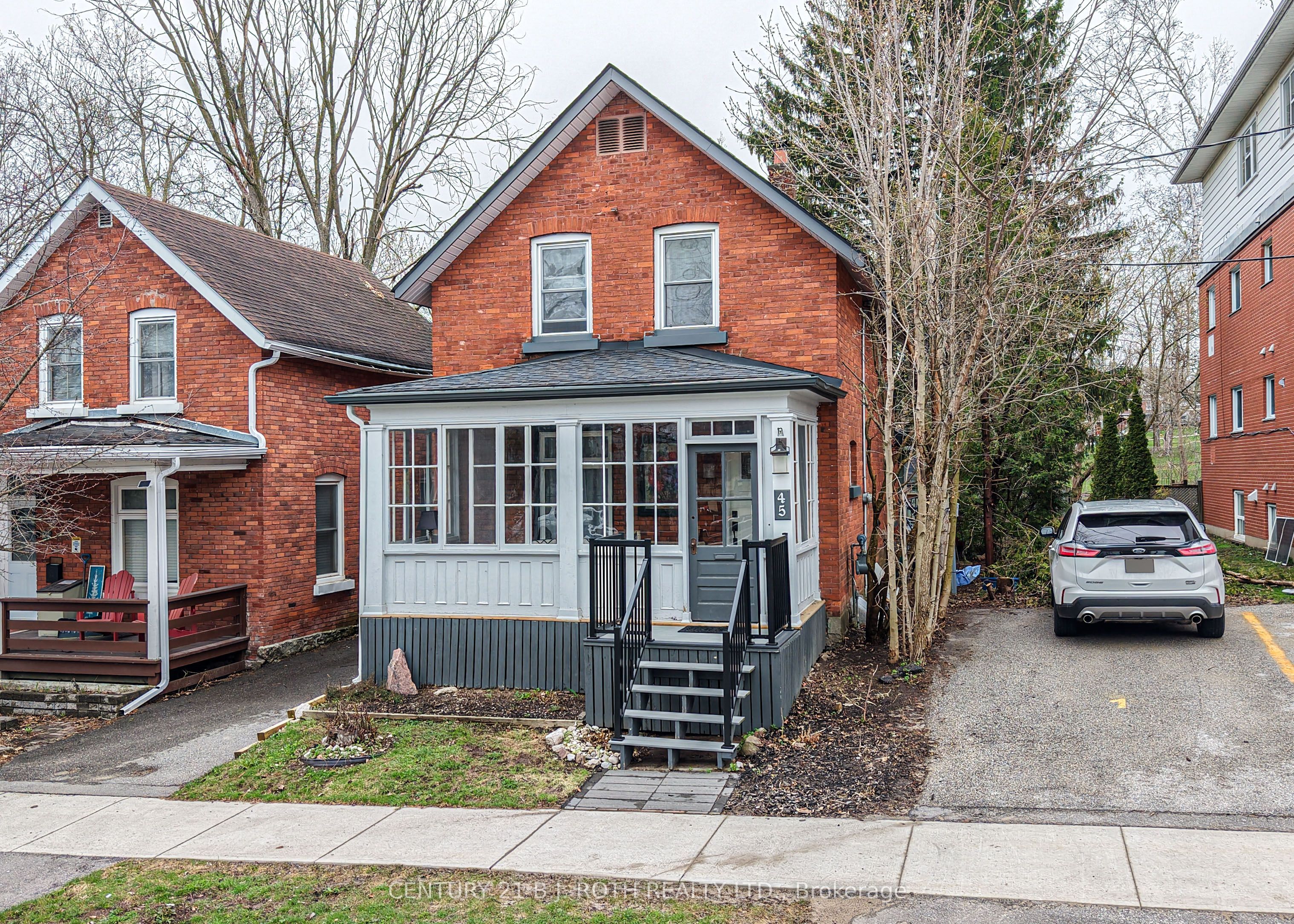 45 ALBERT Street N, Orillia, ON L3V 5K3 photo 2