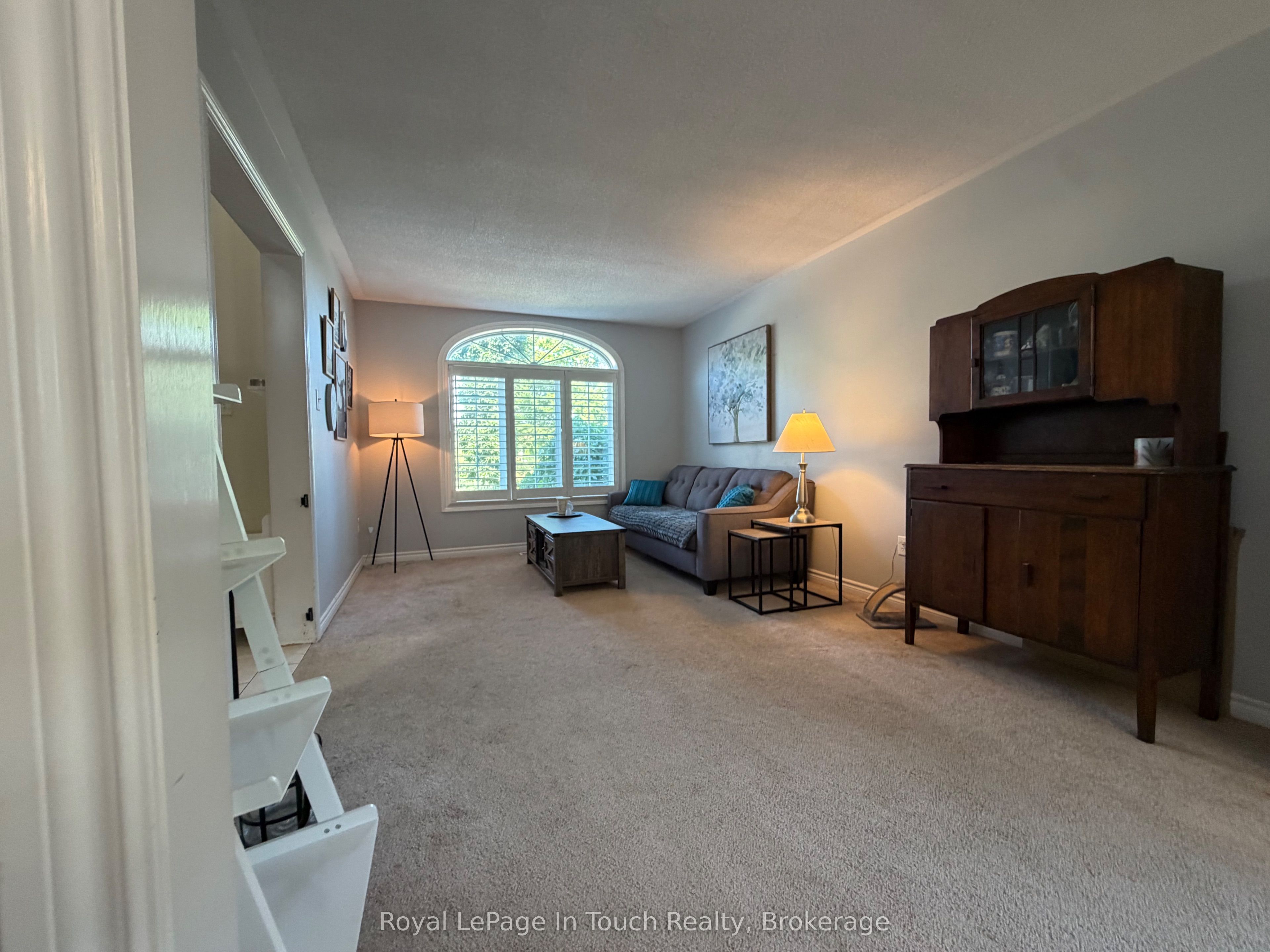 384 Keller Drive, Midland, ON L4R 0A7 photo 3