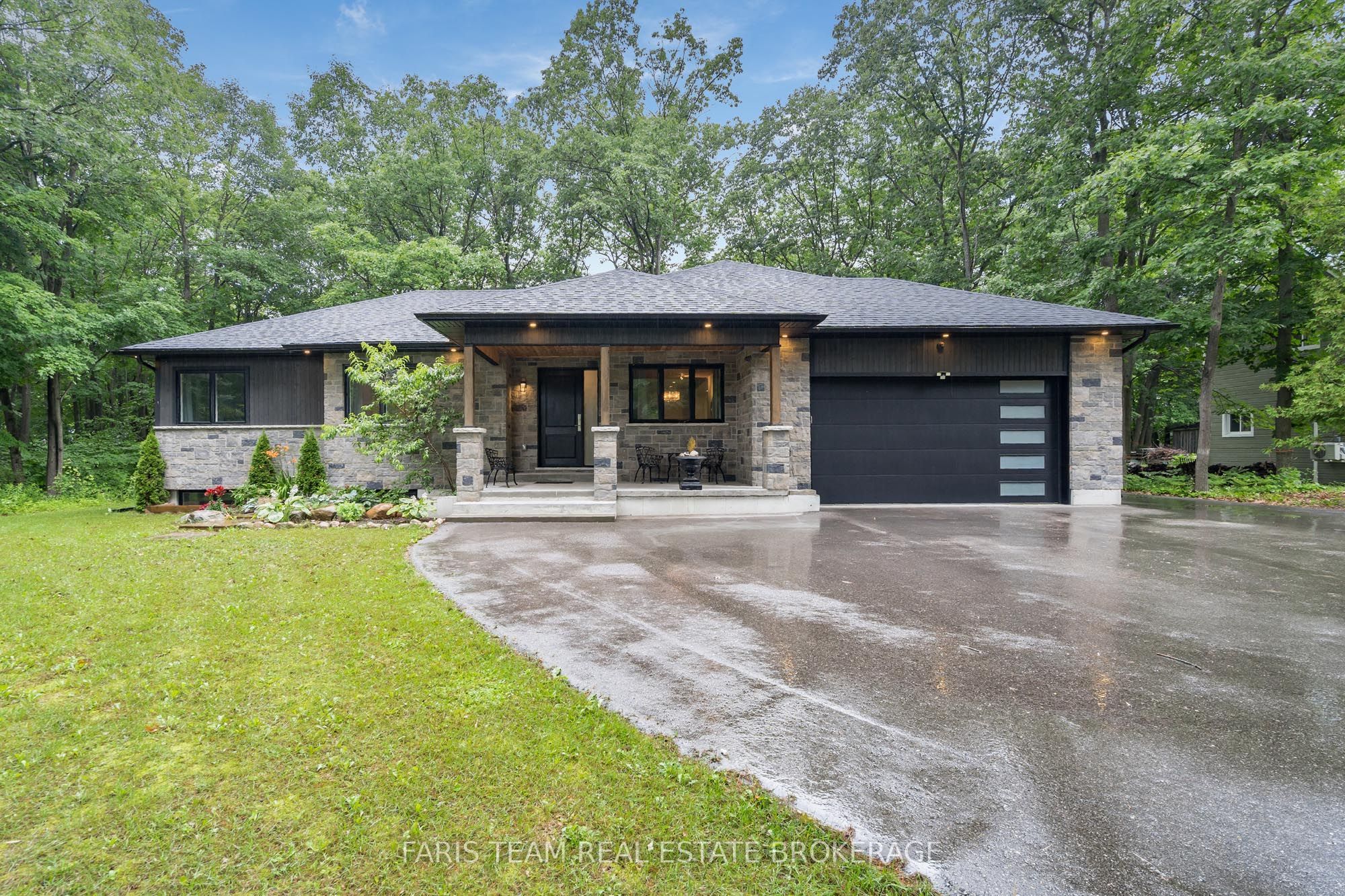 34 Oakwood Avenue, Tiny, ON L9M 0J2