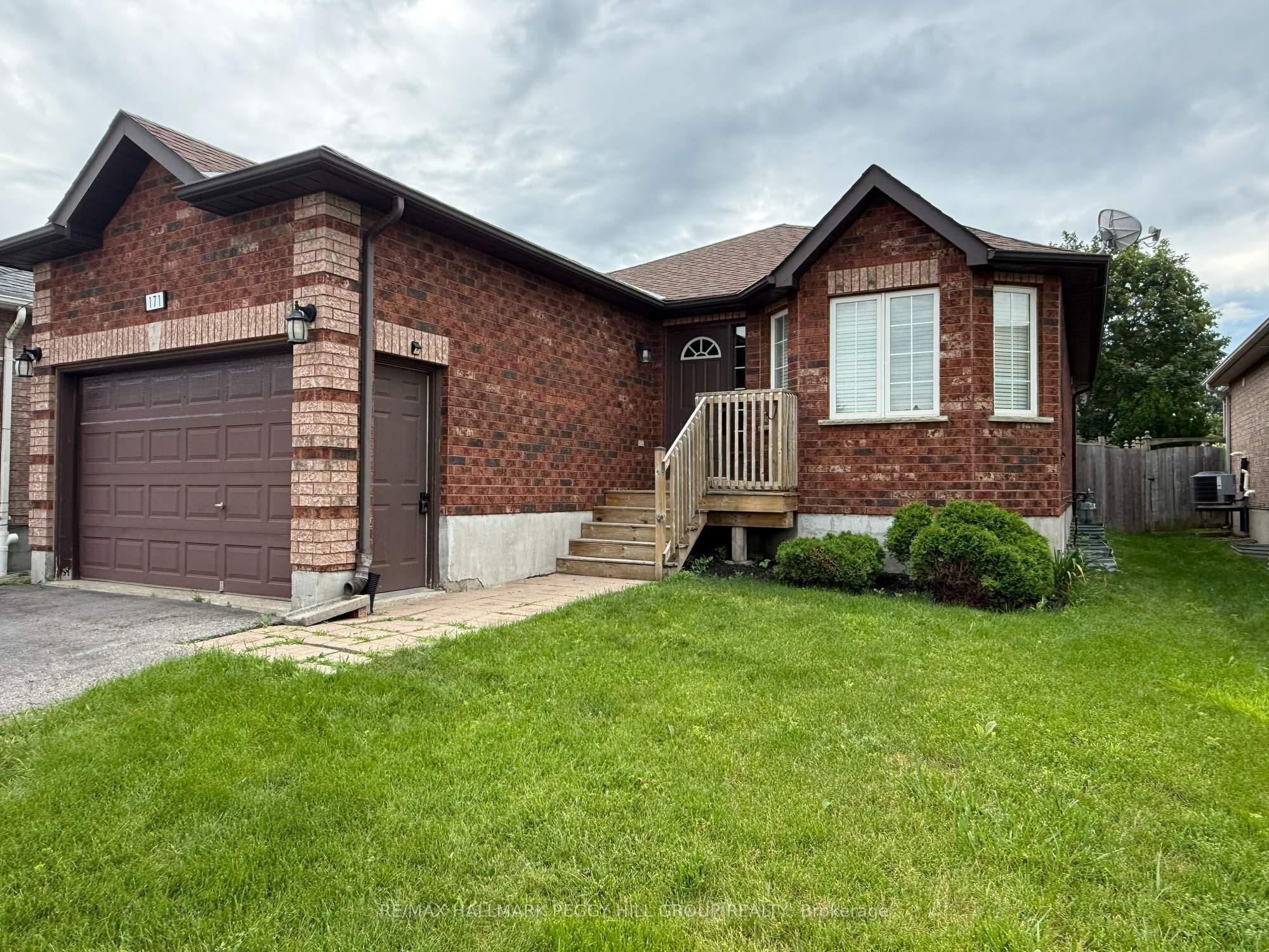 171 Hanmer Street E Main, Barrie, ON L4M 6W2