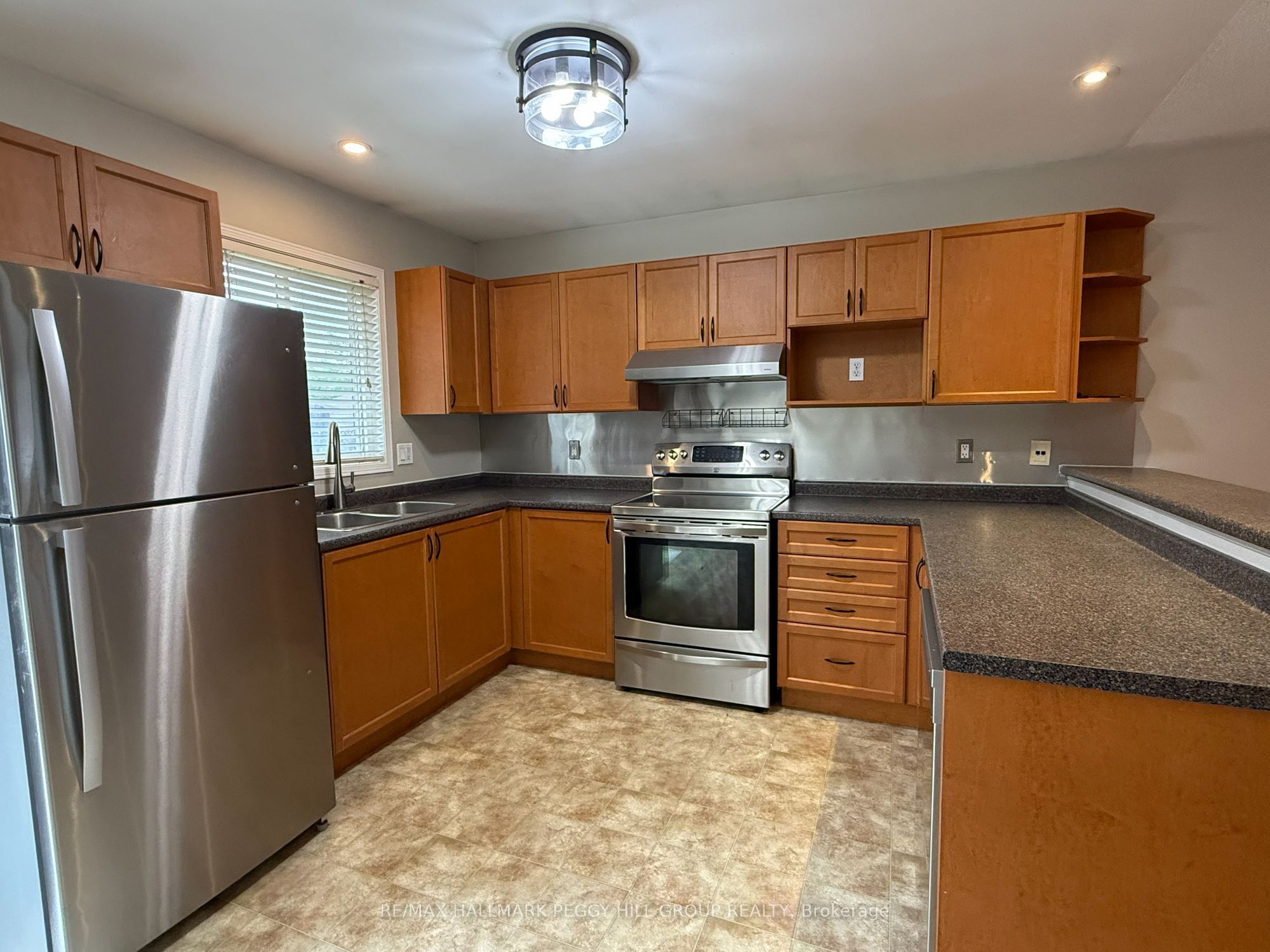 171 Hanmer Street E Main, Barrie, ON L4M 6W2 photo 2
