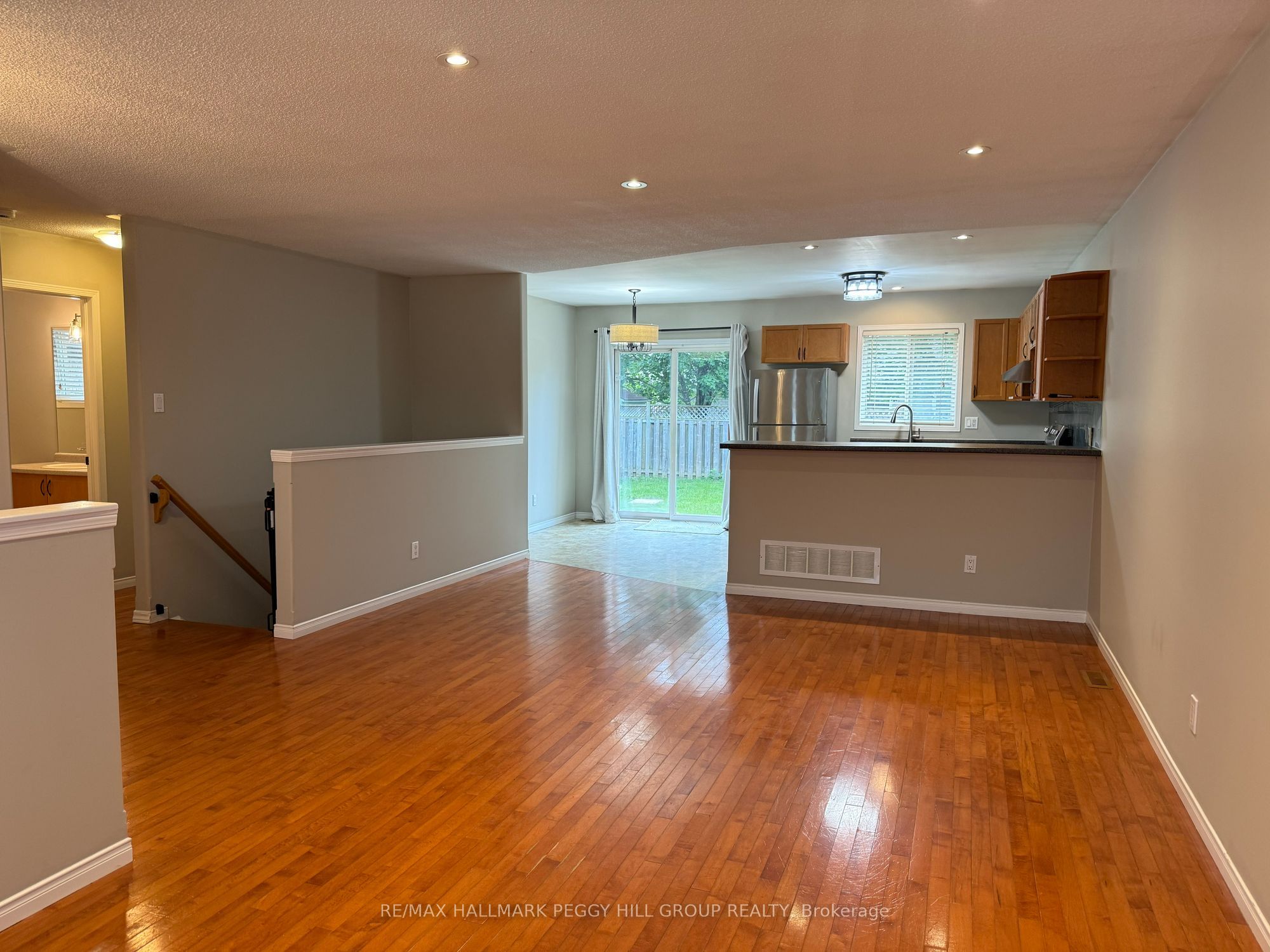 171 Hanmer Street E Main, Barrie, ON L4M 6W2 photo 4