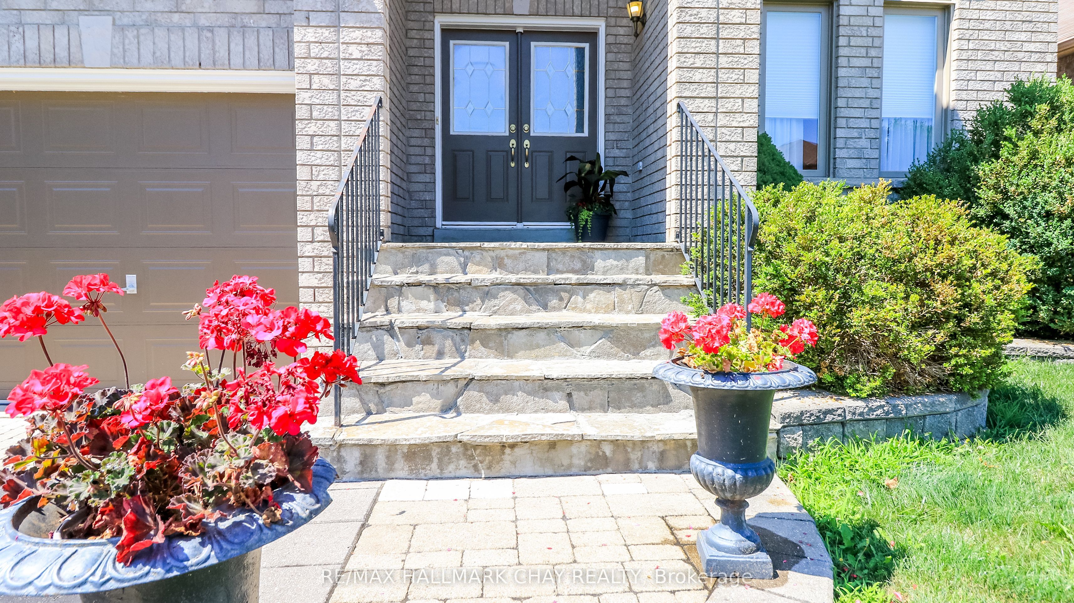 14 Imperial Crown Lane, Barrie, ON L4N 0T4 photo 3