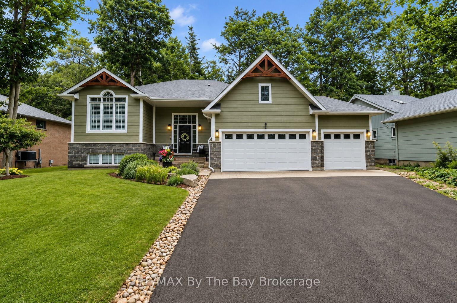 7 Downer Crescent, Wasaga Beach, ON L9Z 1C2