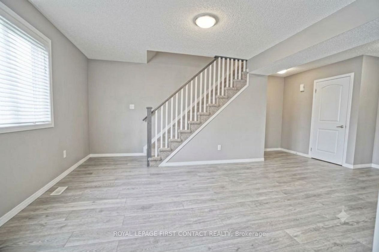 17 Cheltenham Road 6, Barrie, ON L4M 0E7 photo 2
