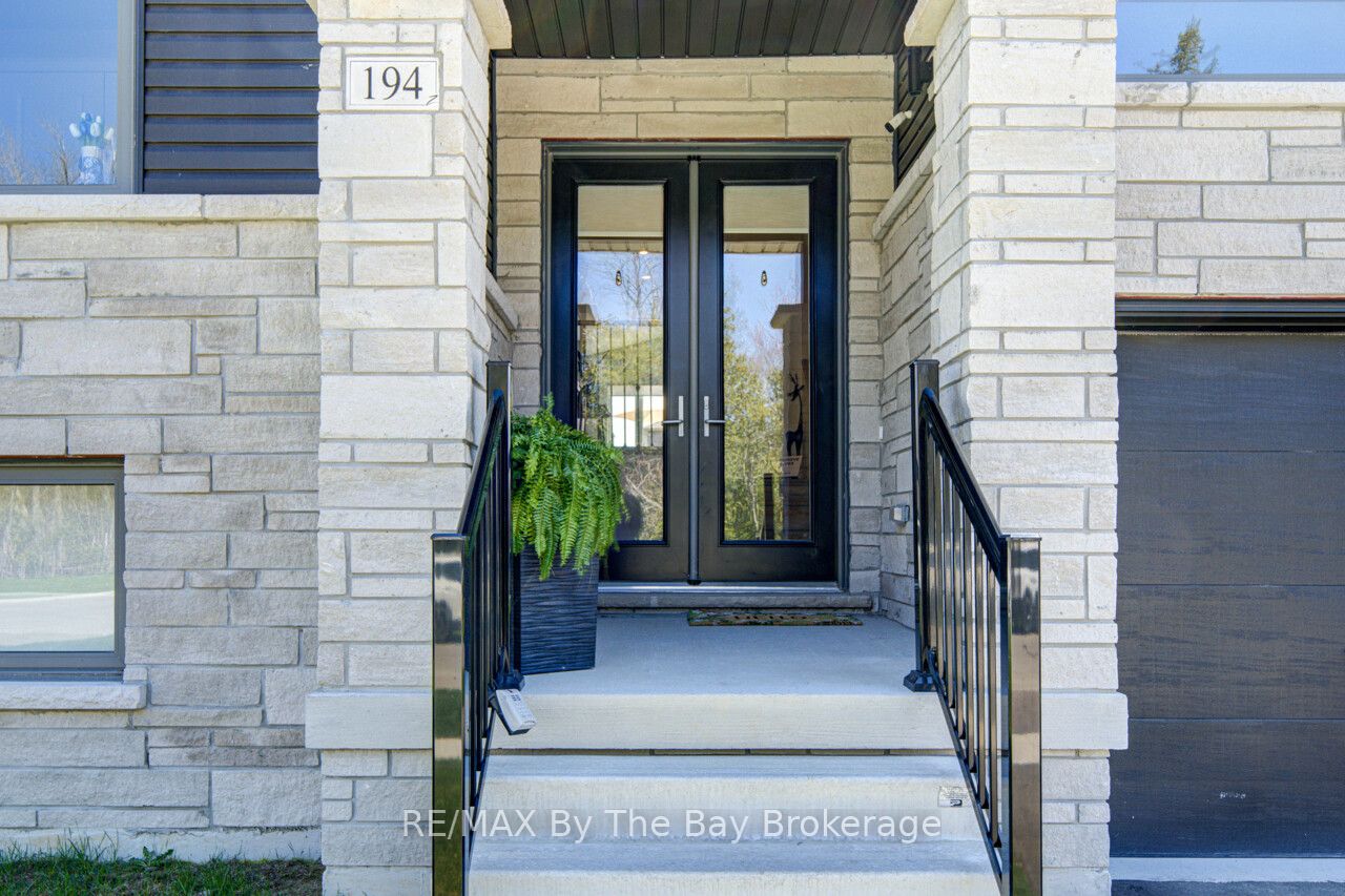 194 Mapleside Drive, Wasaga Beach, ON L9Z 0L4 photo 3