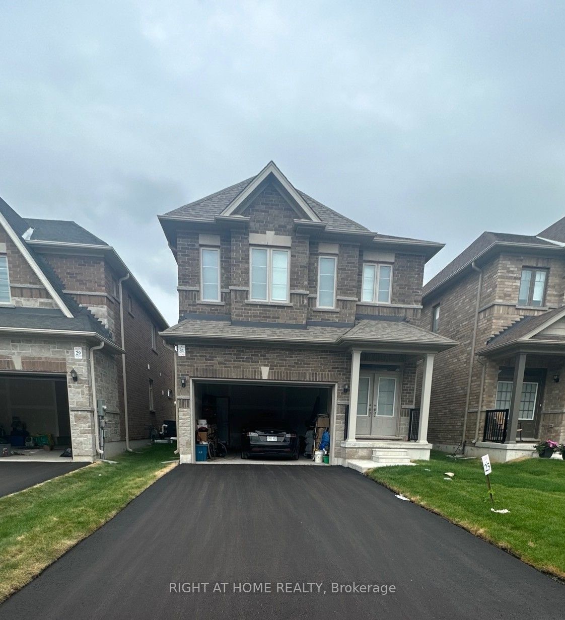 31 Copperhill Heights, Barrie, ON L9J 0K6