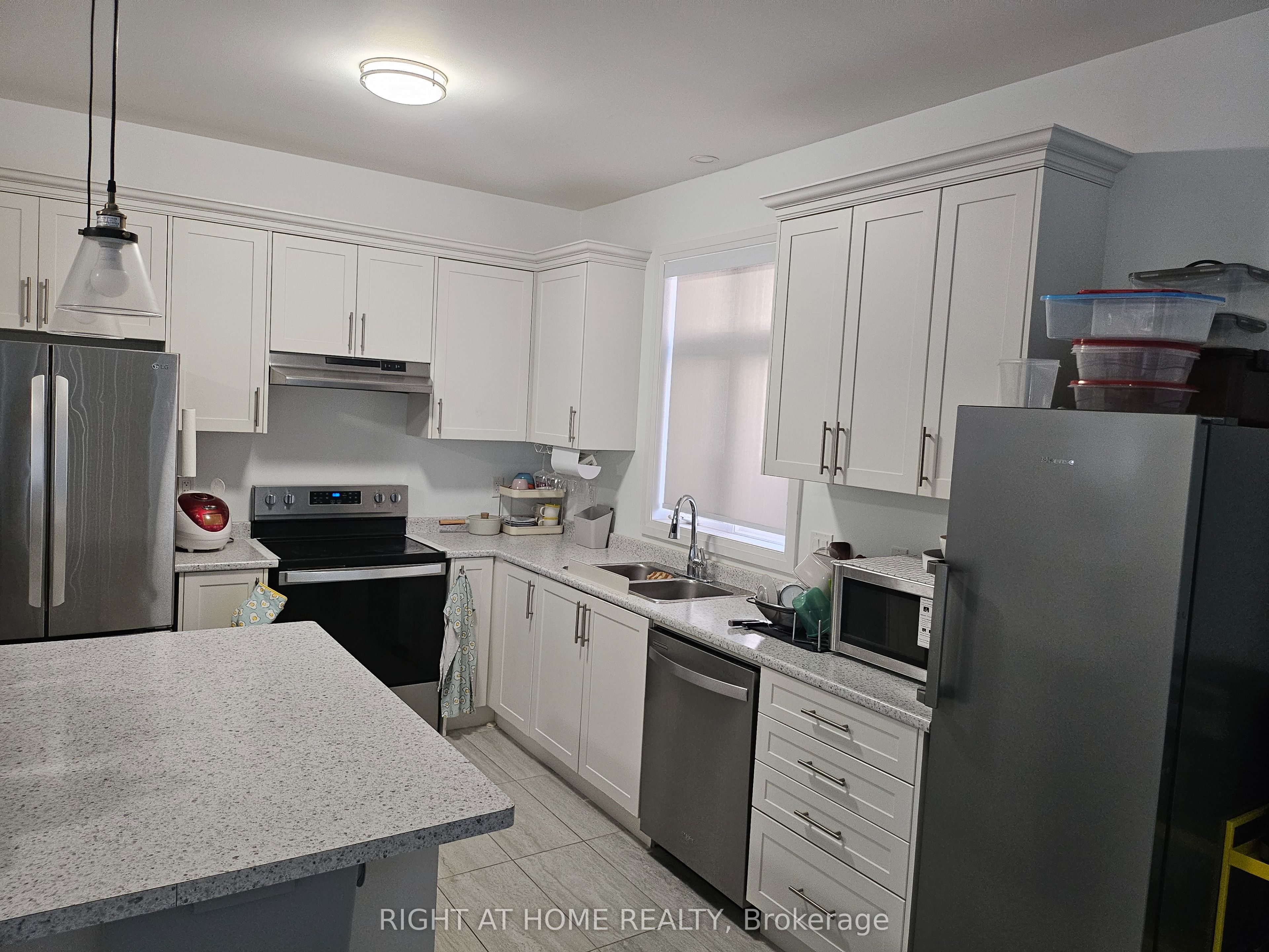 31 Copperhill Heights, Barrie, ON L9J 0K6 photo 5