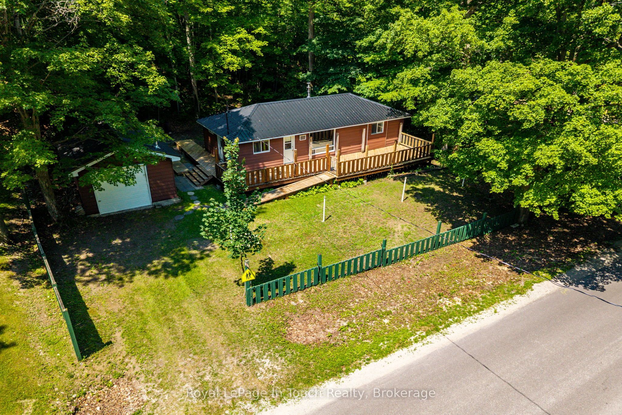 1558 Champlain Road, Tiny, ON L9M 0C1