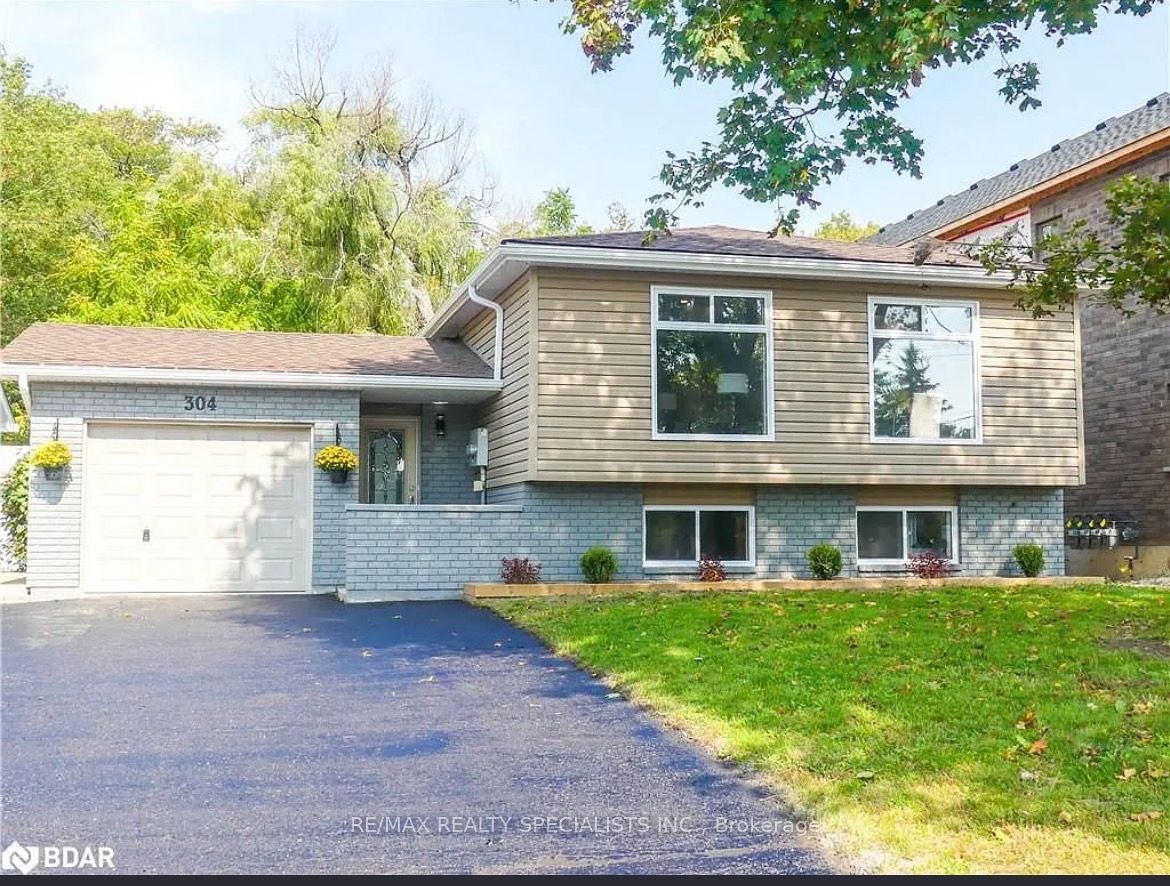 304 EdgeHill Drive N, Barrie, ON L4N 9X4