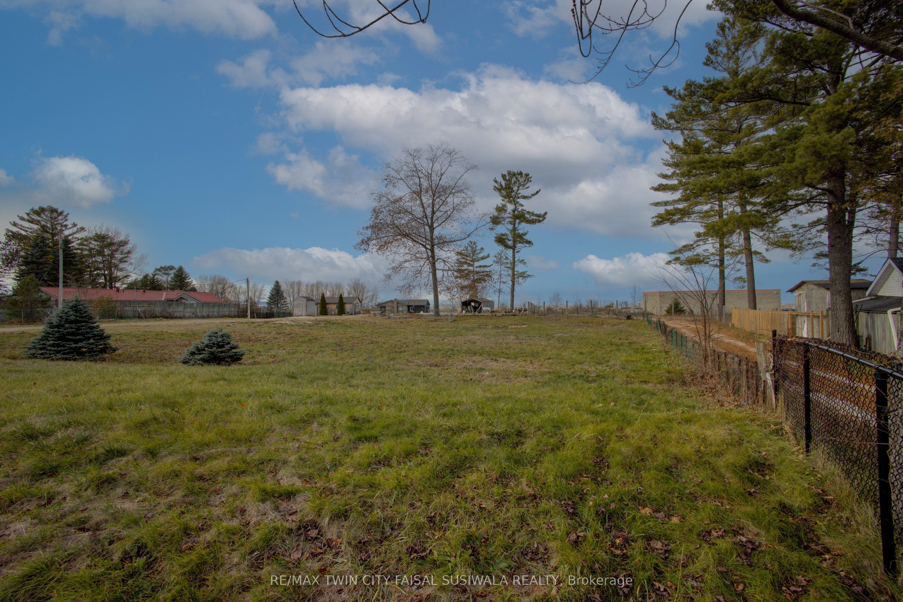 326 RIVER Road E A, Wasaga Beach, ON L3B 5N6 photo 2