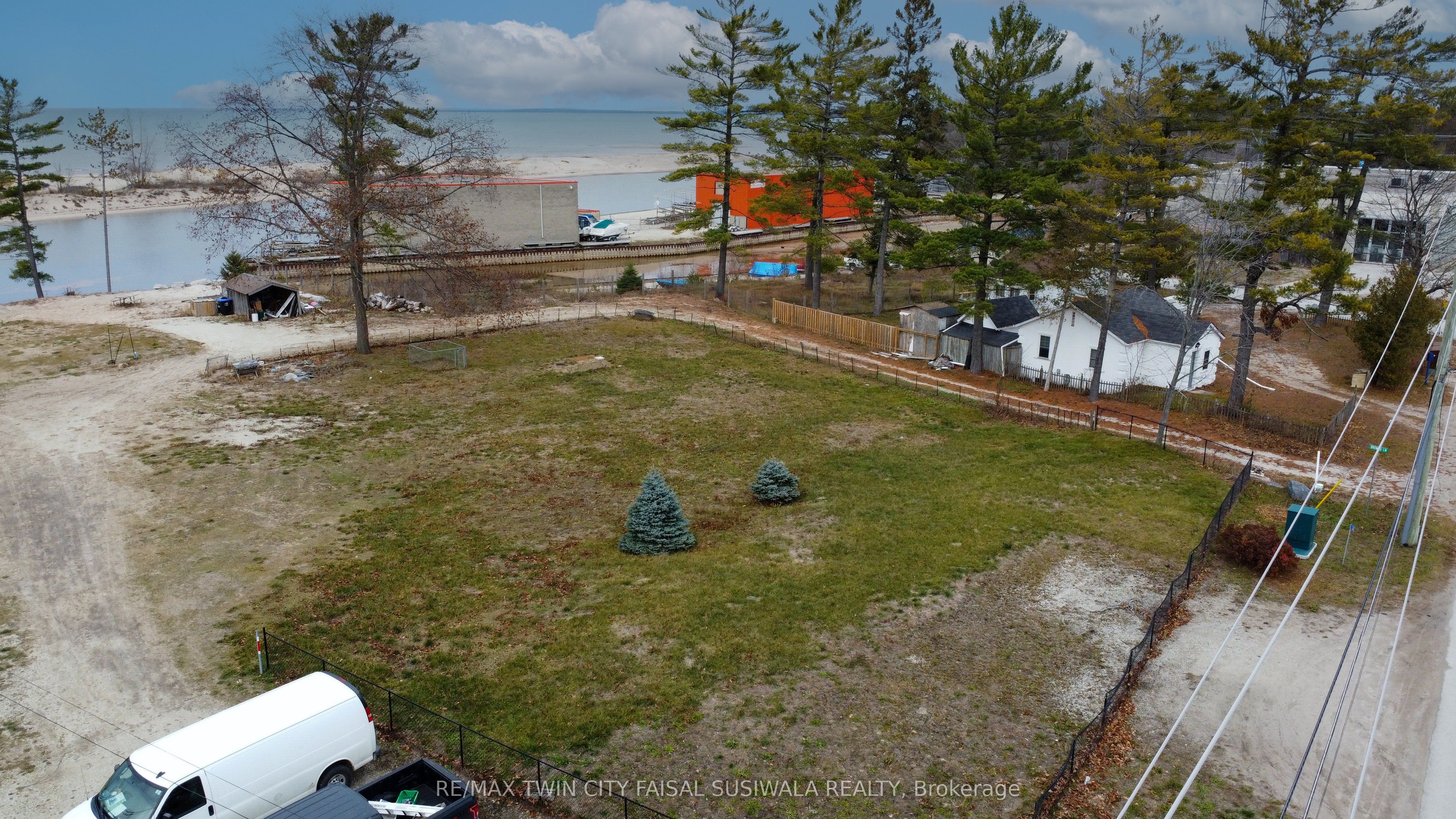 326 RIVER Road E B, Wasaga Beach, ON L3B 5N6 photo 5