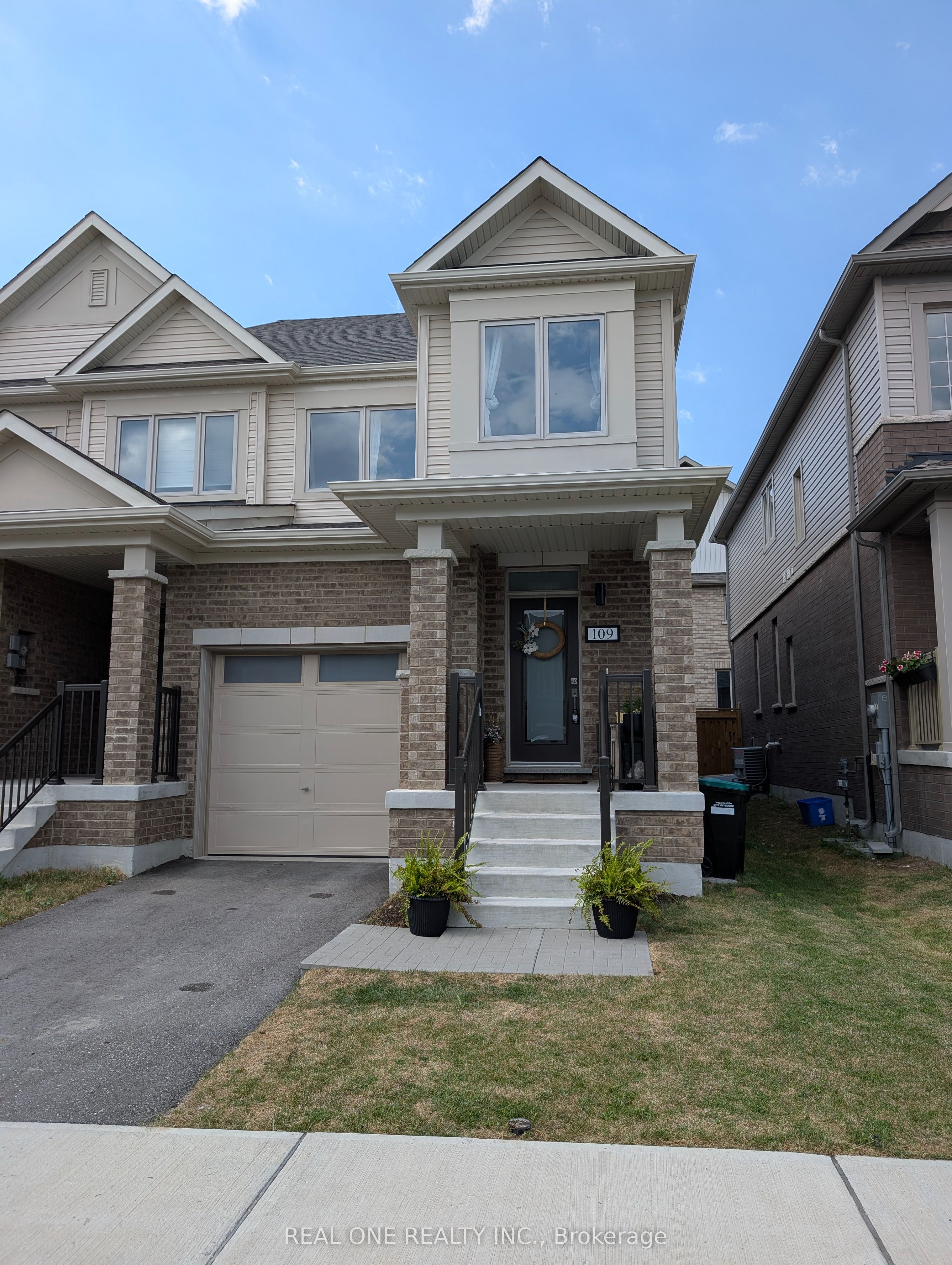 109 SAGEWOOD Avenue N, Barrie, ON L9J 0K5