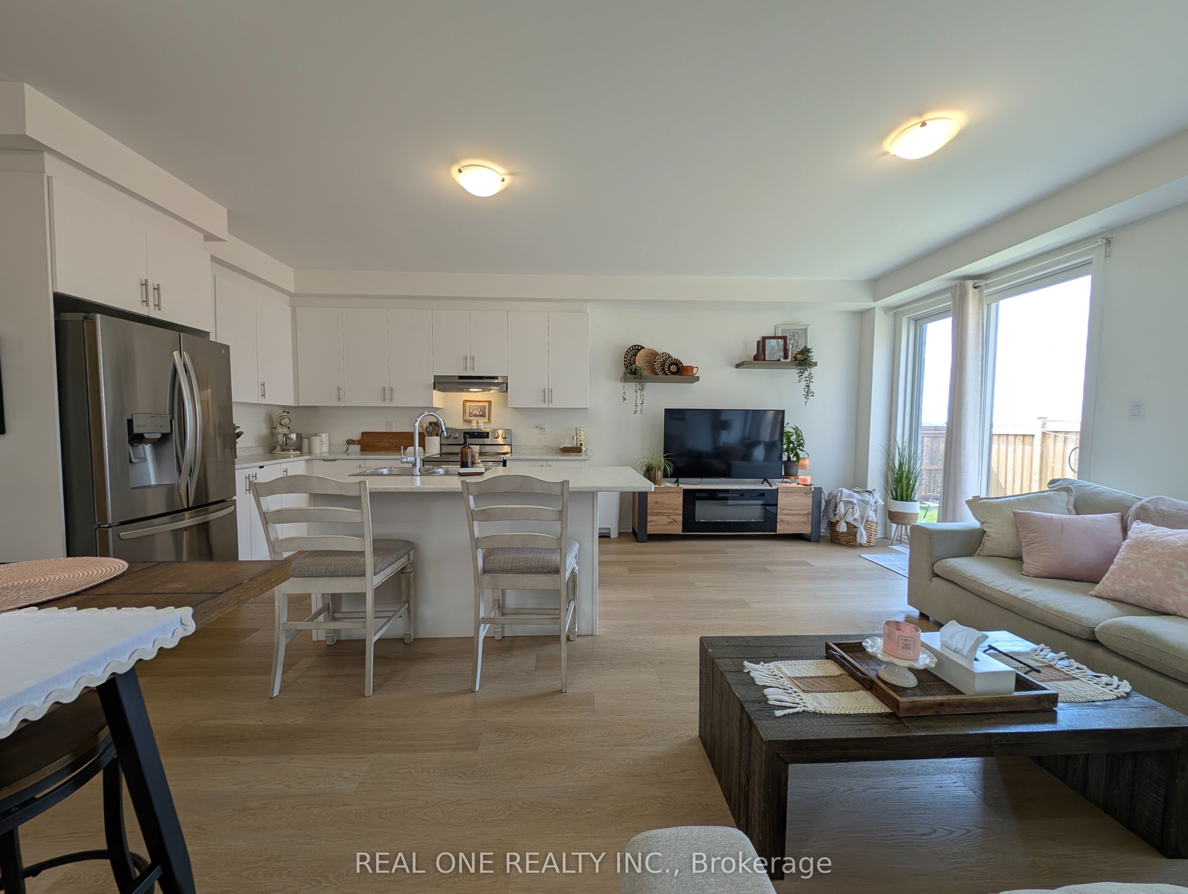 109 SAGEWOOD Avenue N, Barrie, ON L9J 0K5 photo 4