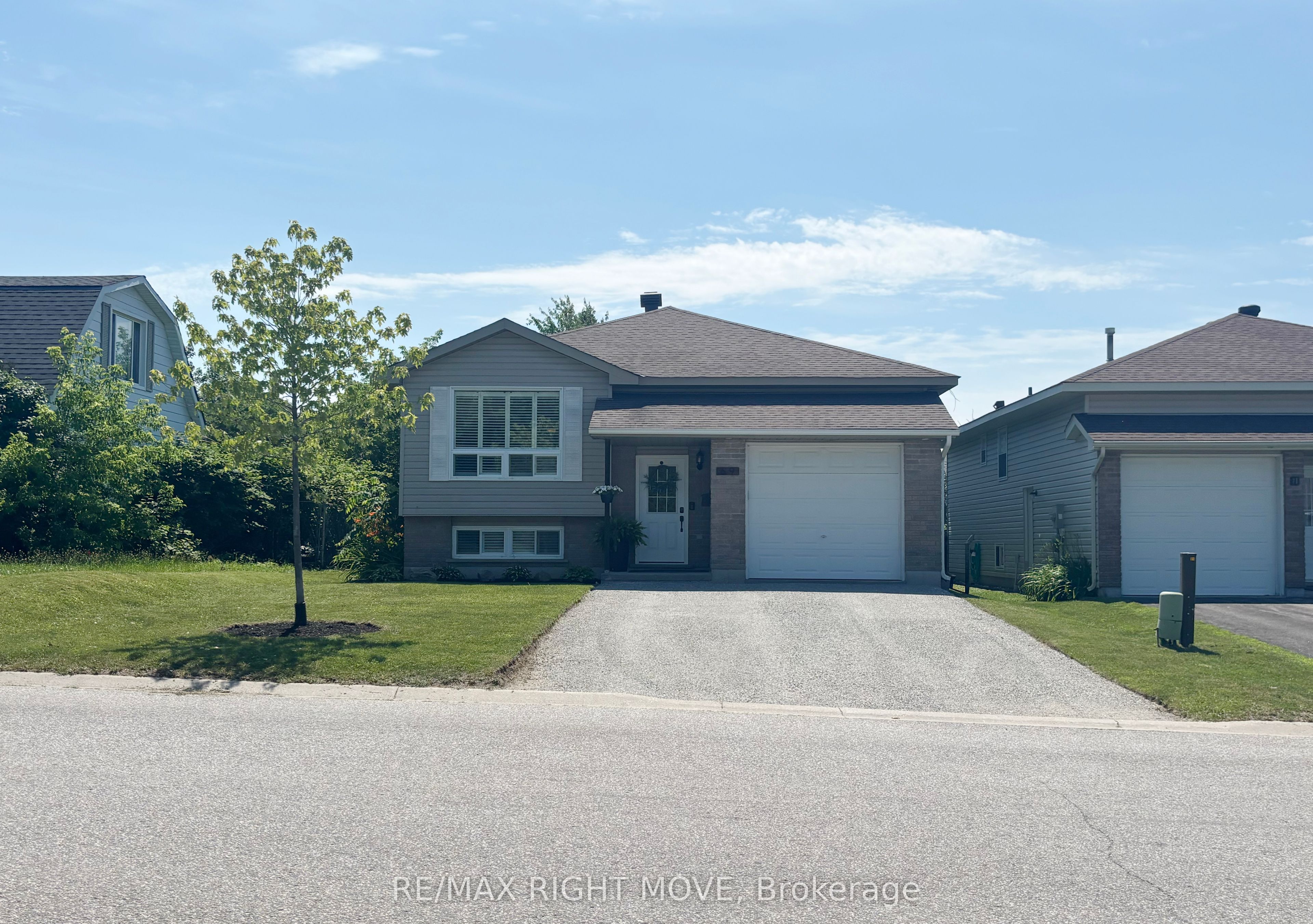 69 Calverley Street, Orillia, ON L3V 3T3 photo 2