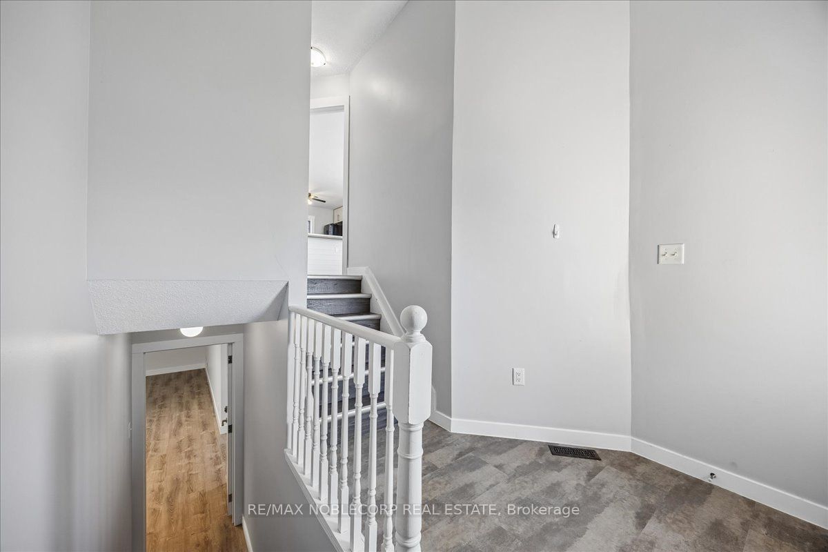 210 Dunsmore Lane Lower, Barrie, ON L4M 6Z8 photo 2