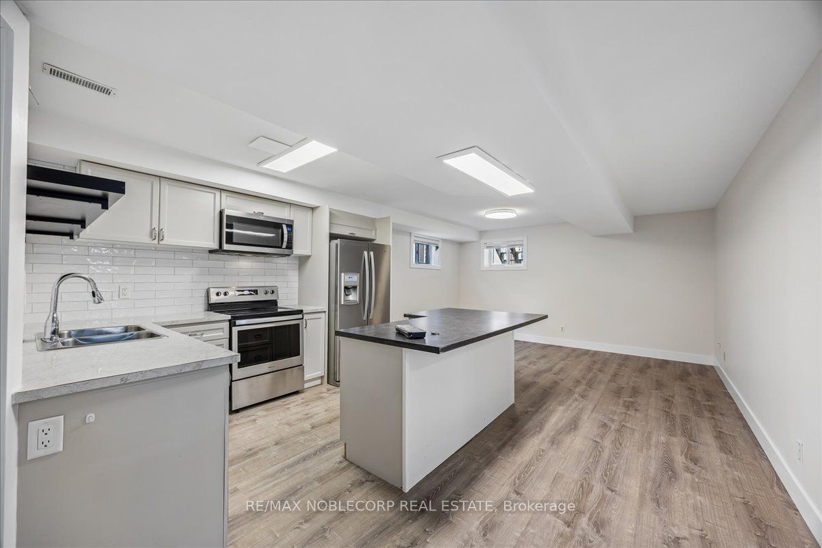 210 Dunsmore Lane Lower, Barrie, ON L4M 6Z8 photo 3