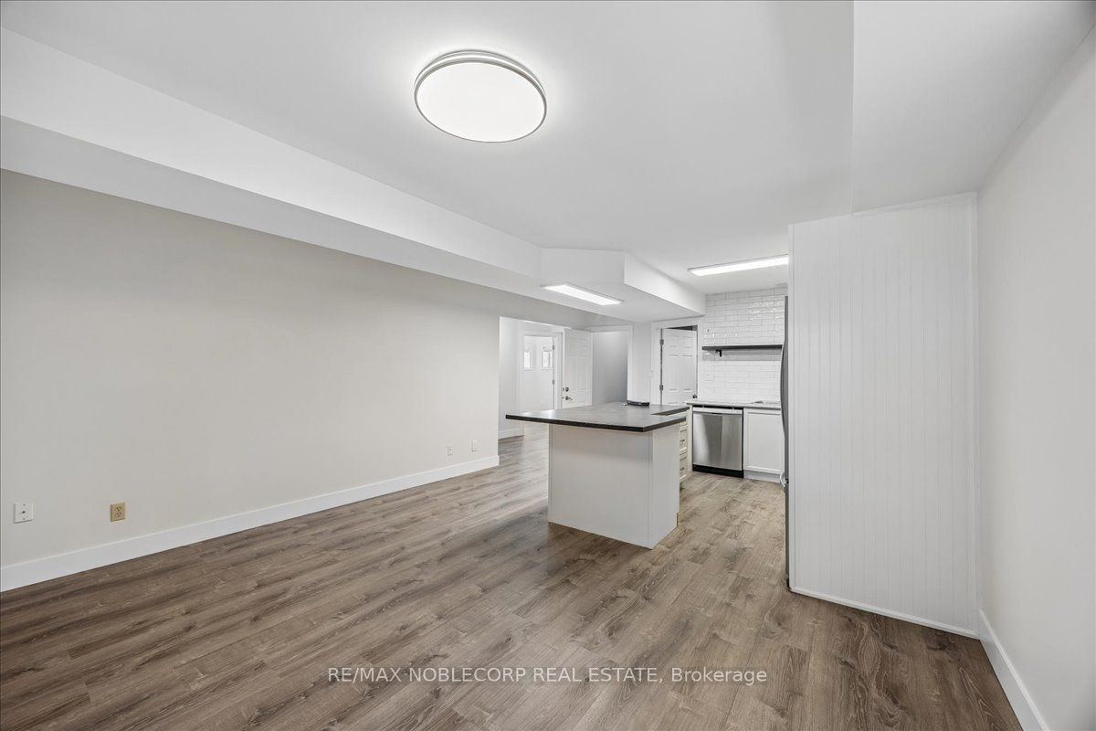 210 Dunsmore Lane Lower, Barrie, ON L4M 6Z8 photo 4