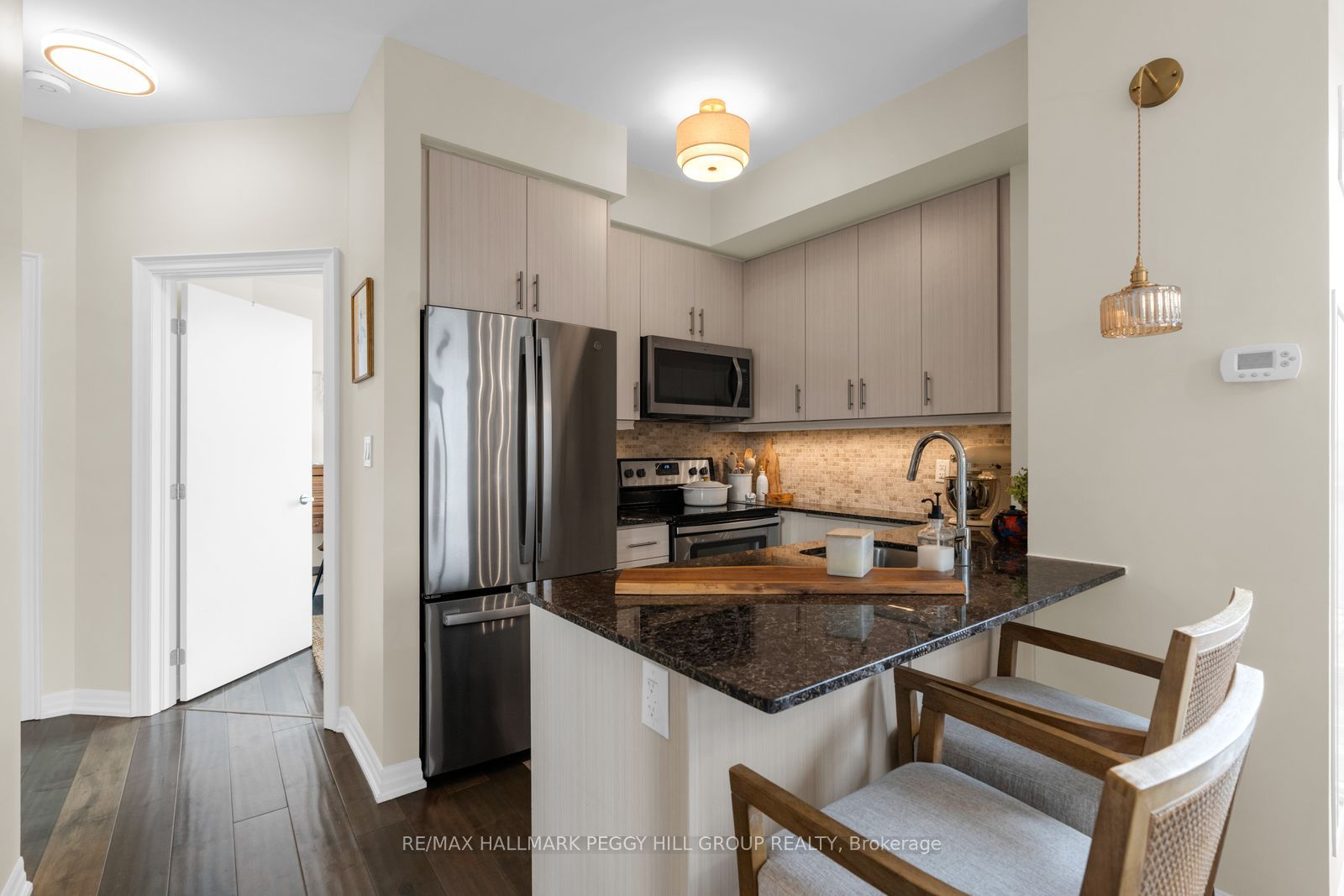 111 Worsley Street 705, Barrie, ON L4M 0J5 photo 4