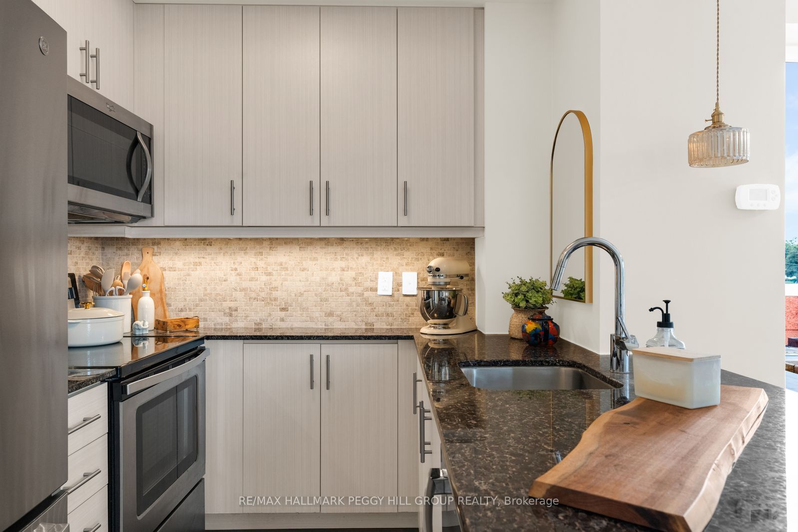111 Worsley Street 705, Barrie, ON L4M 0J5 photo 5