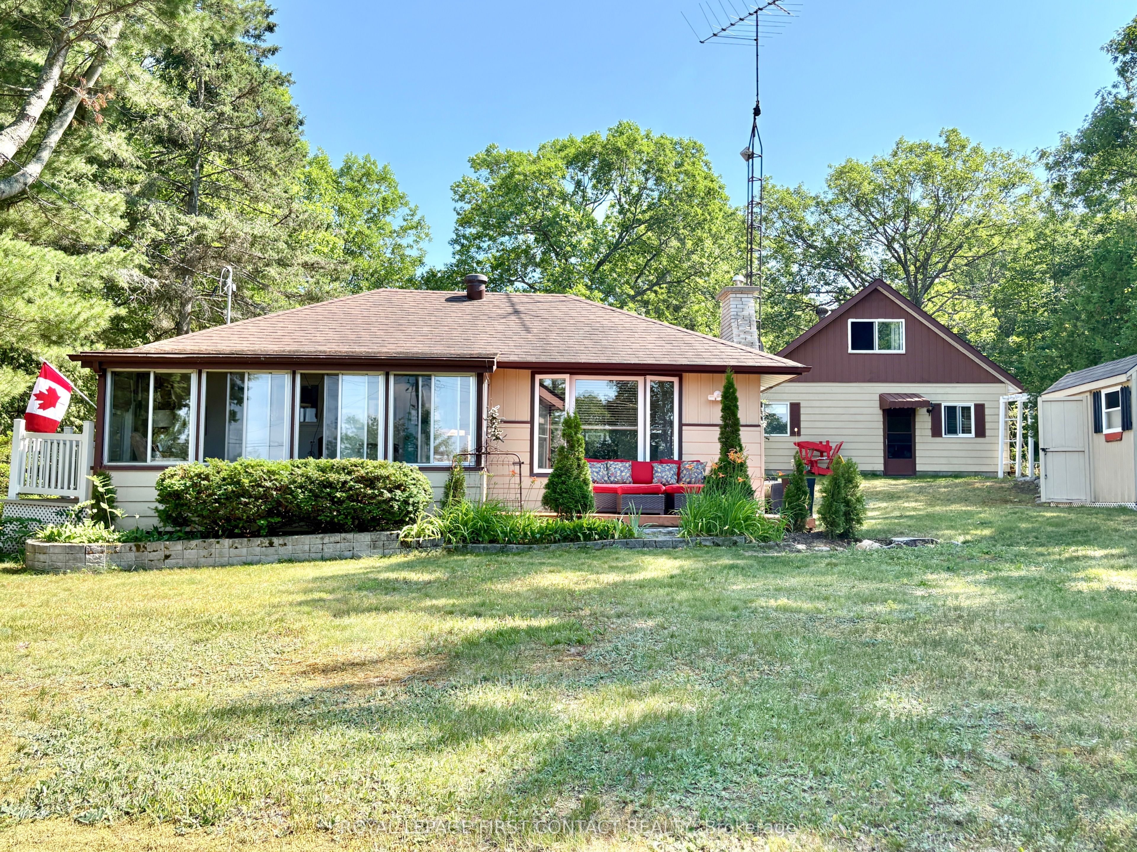 1987 Champlain Road, Tiny, ON L9M 0B6 photo 2