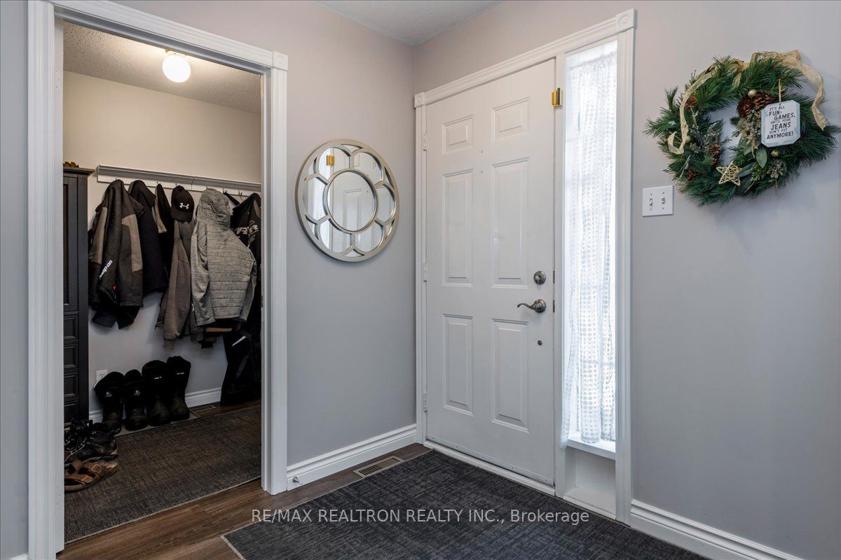 34 O'Shaughnessy Crescent, Barrie, ON L4N 7L8 photo 3