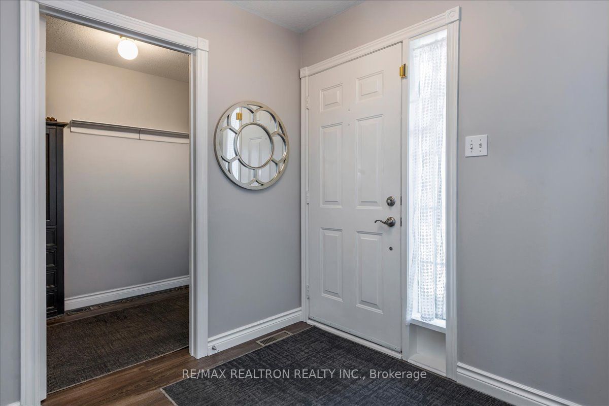 34 O'Shaughnessy Crescent, Barrie, ON L4N 7L8 photo 4