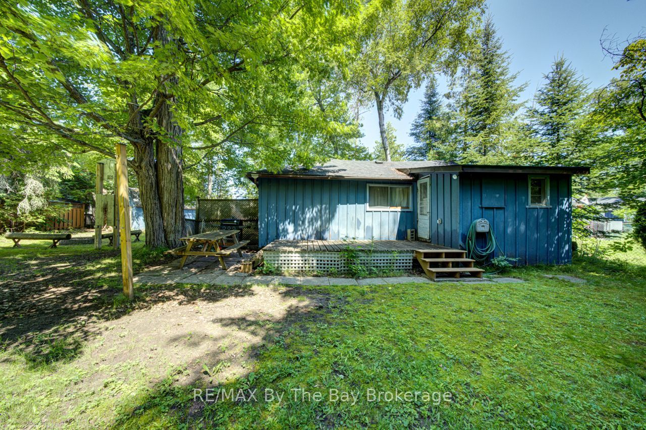 1713 Shore Lane, Wasaga Beach, ON L9Z 1V7 photo 2