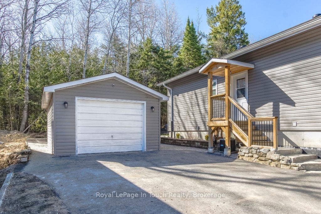 31 Earldom Boulevard, Tay, ON L0K 1R0 photo 2