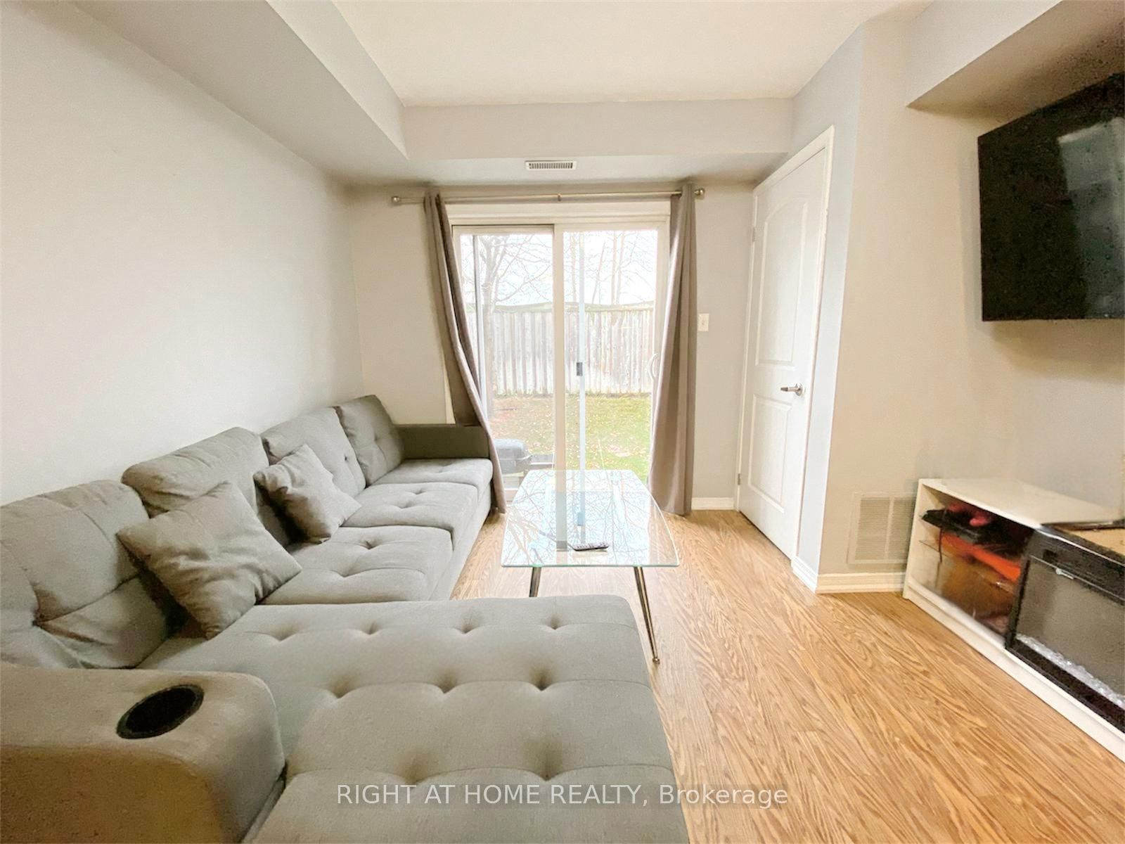 13 Cheltenham Road 8, Barrie, ON L4M 0E7 photo 2