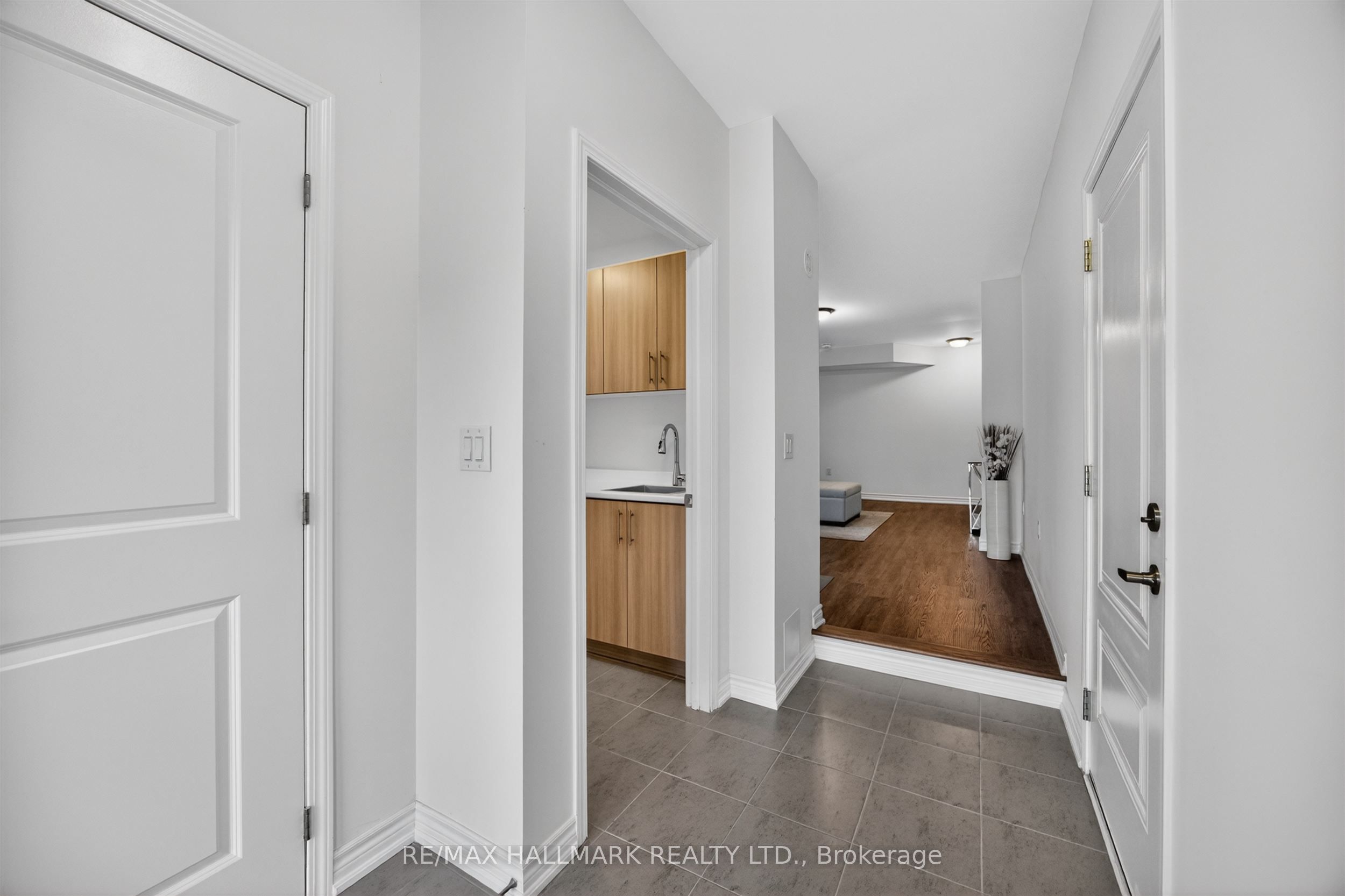 2 Wyn Wood Lane, Orillia, ON L3V 8P6 photo 3