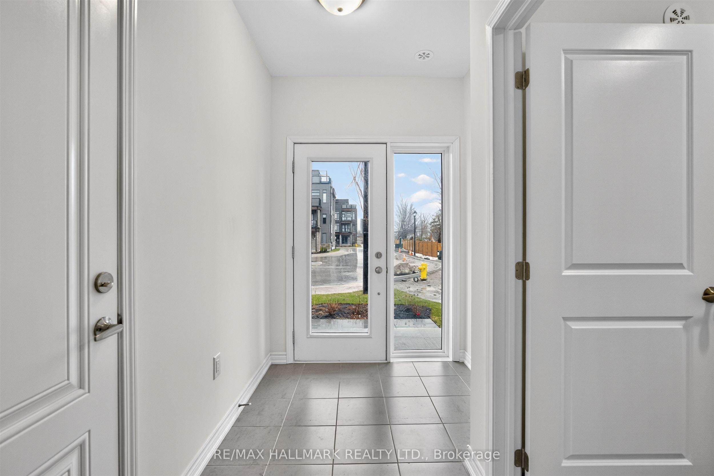 2 Wyn Wood Lane, Orillia, ON L3V 8P6 photo 4